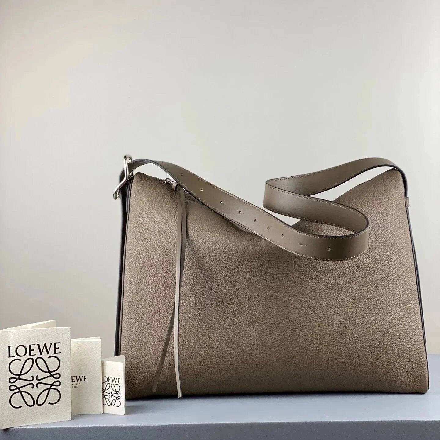 LOEWE Backpack Top version 【Original Leather】Berlingo Series Messenger Bag Large Men's Bag puzzle Bag Men's Tote Bag Computer Bag Large Backpack Shoulder Bag