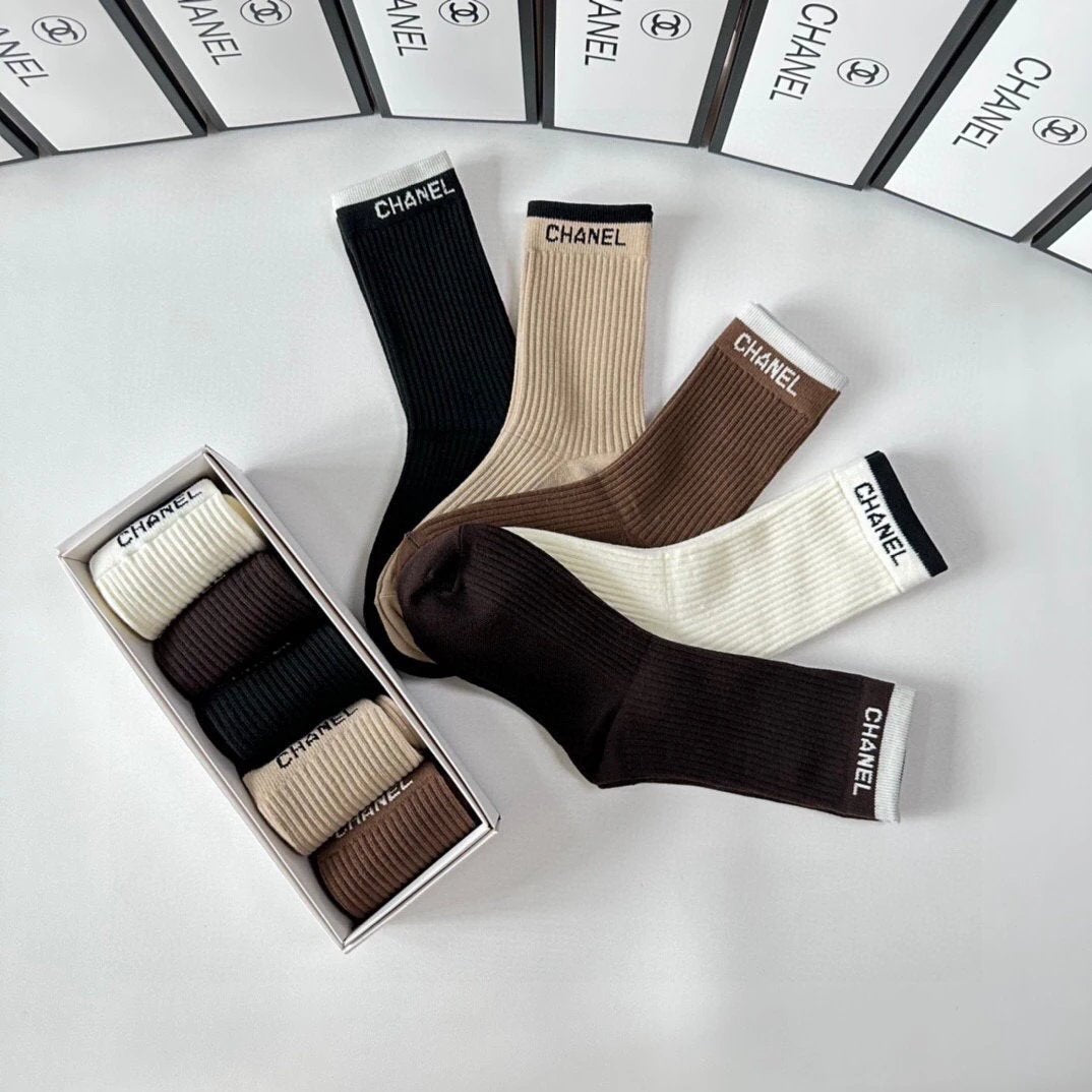 Chanel Sock Casual Socks High Quality Fashion Fashion Brand with Counter Packaging
New Long Tube Bunching Socks Socks!Five Pairs Per Box,Counter Synchronization Stockings Socks,Big Brand out of the Street,Trendy Must-Have Super Easy to Match