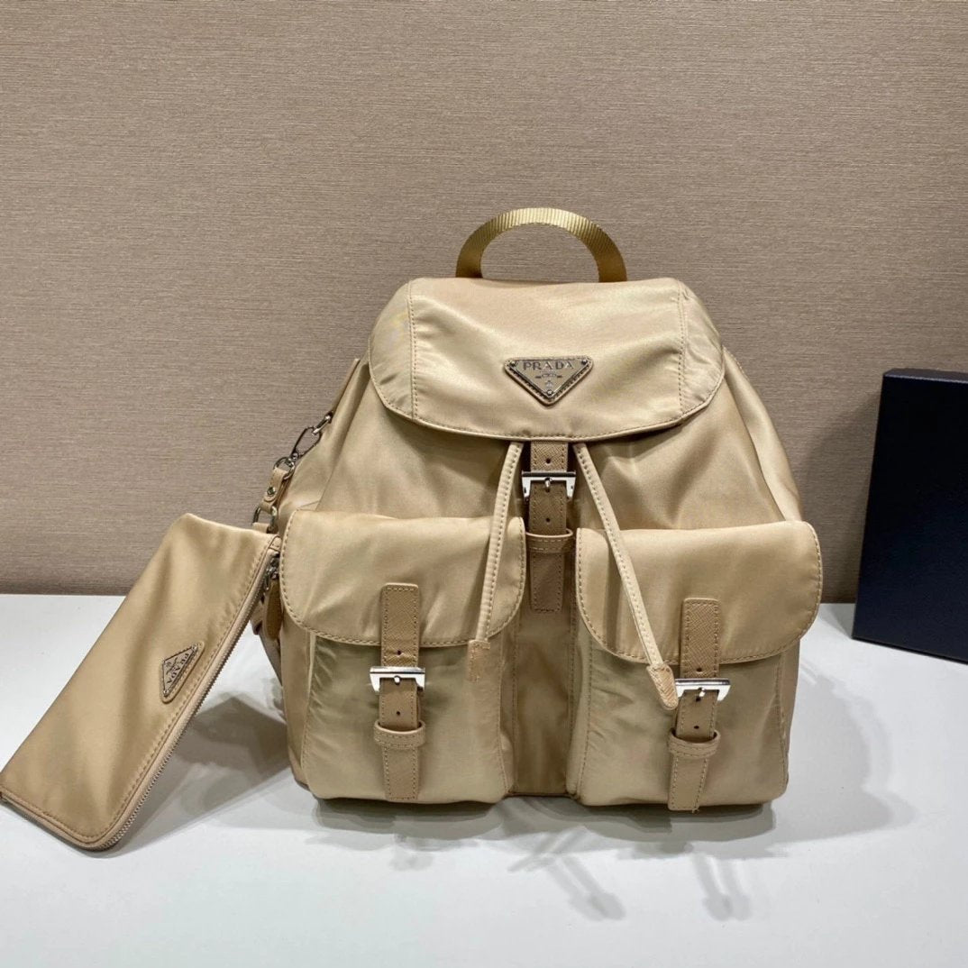 PRADA Bag Top version p Home Metal Triangle Logo Decorative Flip Buckle Closure saffiano Leather Detail Schoolbag Backpack Backpack Women's Bag Women's Bag1BZ811Multicolor