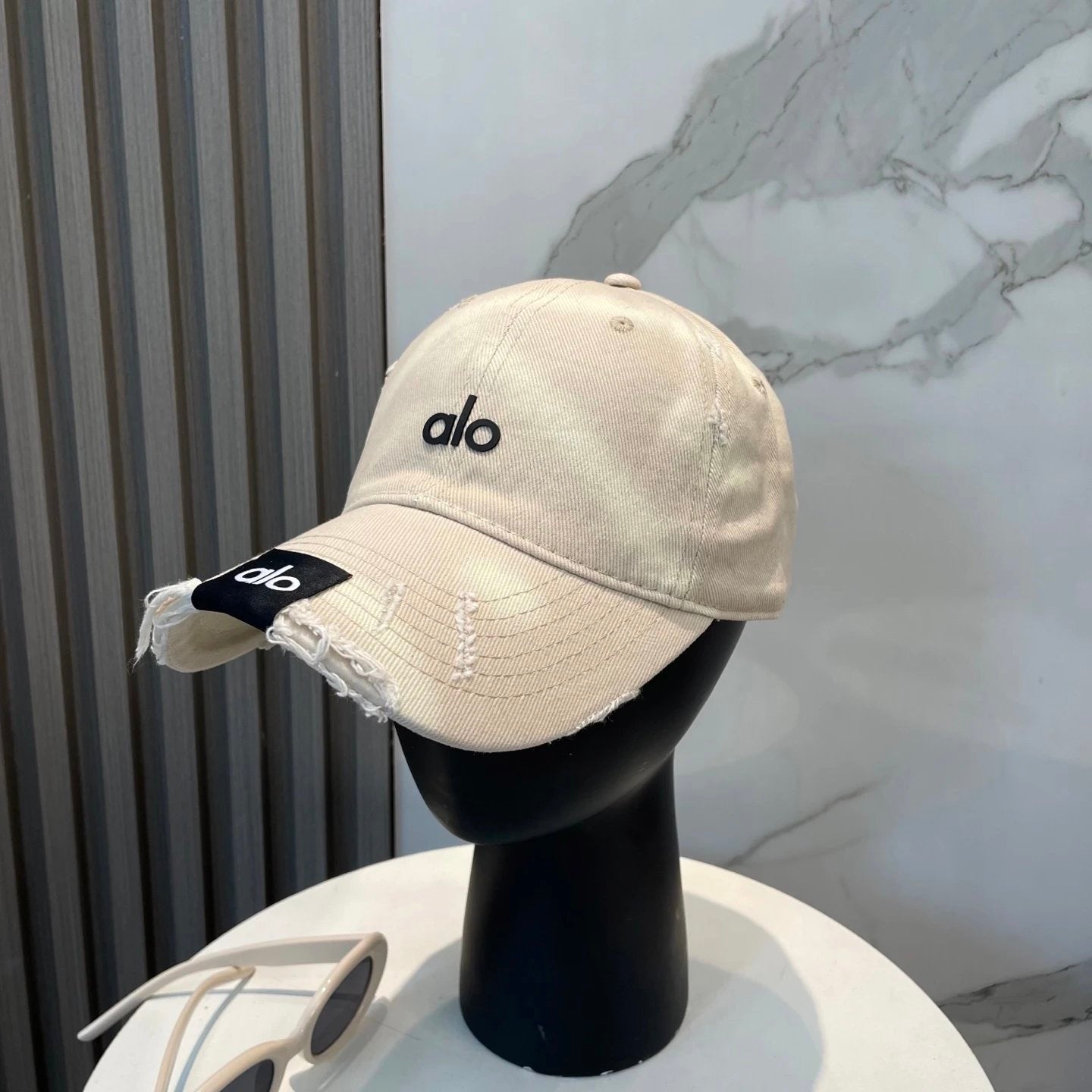 Alo Yoga Hat Classic Letters logo Baseball Cap Sunshade Sun Protection Duckbill Cap Unisex Couple Style Large Head Circumference Slimming Face Curved Brim Versatile Sports Hat