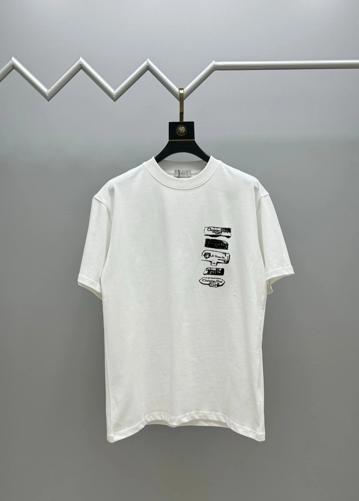 Dior T-shirt Fleece-lined Chest logo round Neck Short Sleeve25ss New Pure Cotton Unisex Style T T-shirt OS Loose Fit Base Shirt Short Sleeve Top T-Shirt
