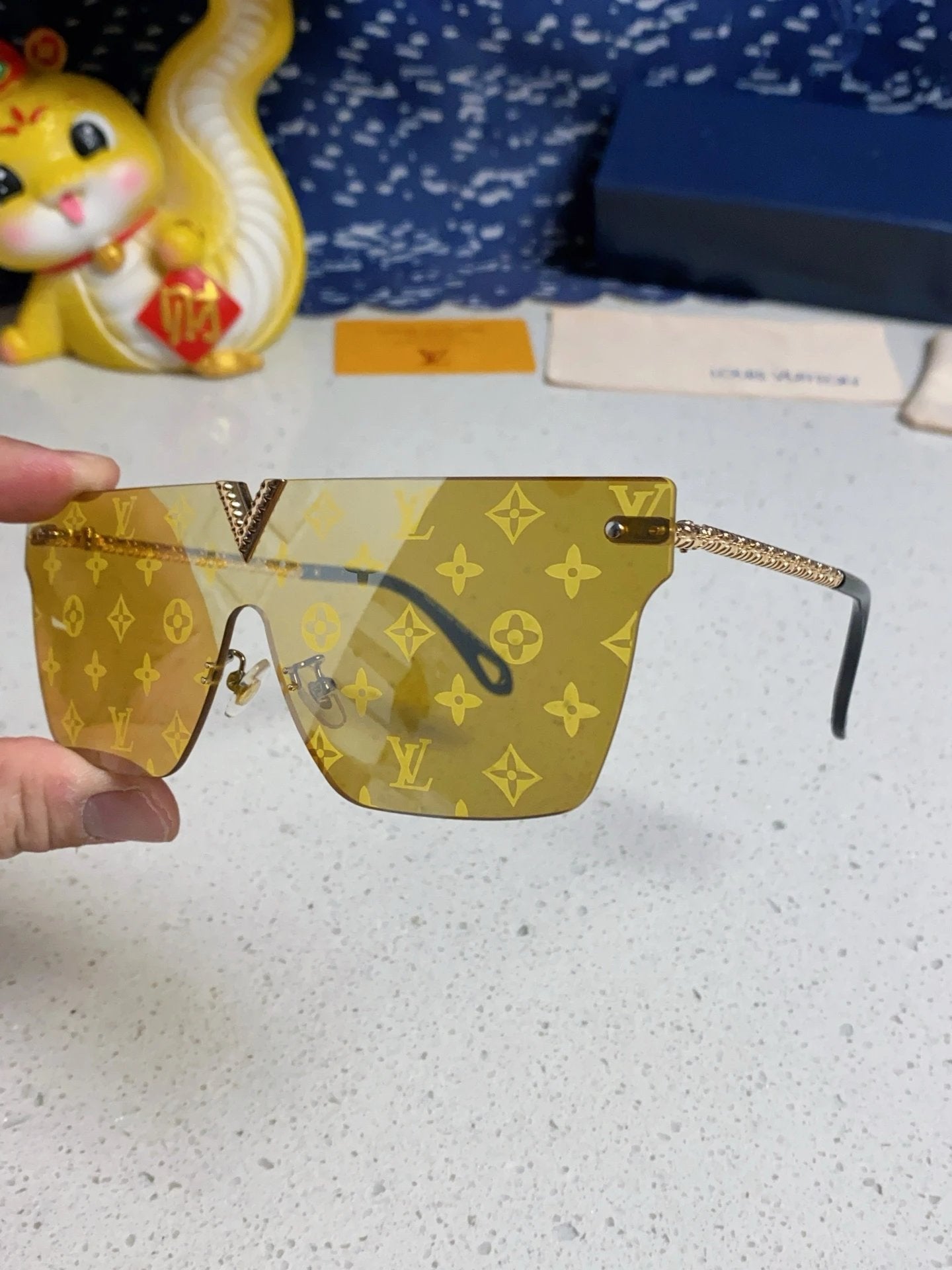 Louis Vuitton LV Sunglasses Jacquard Lens Sunglasses Slimming Non-Prescription Unisex Couple Style UV Protection Driving Beach Fishing25ss New Sports Casual Versatile