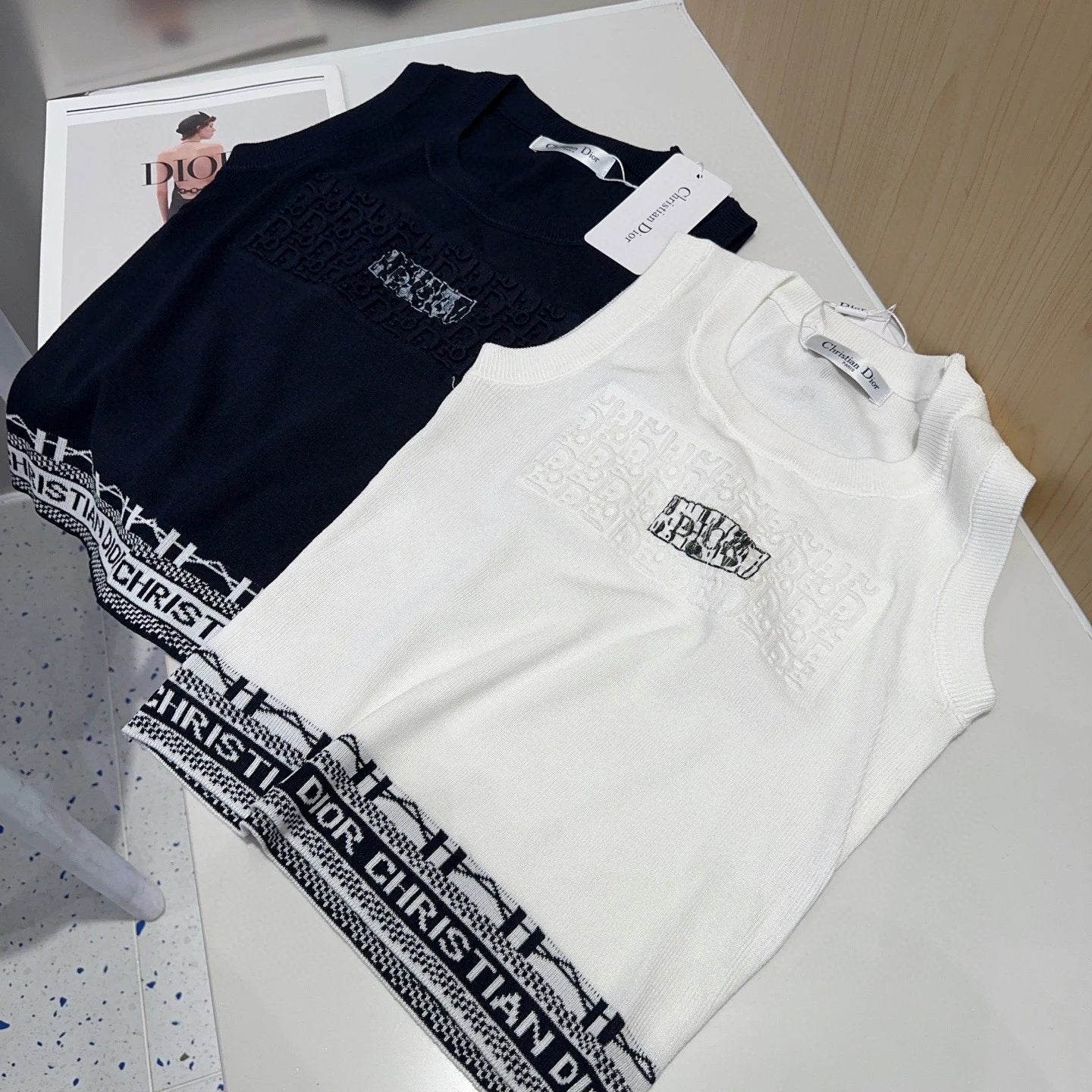 Dior T-shirt Front Letter Embossing logo Sleeveless Short Sleeve Sleeveless Vest25ss New Pure Cotton Women's Style T T-shirt OS Loose Fit Base Shirt Top Half Sleeve T-Shirt