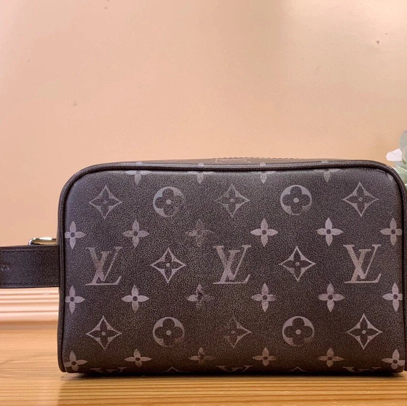 Louis Vuitton LV Wallets/Clutches Top version 【Top with High Version】【LockerDoppKit Toilet Bag】M83112Flower(Silk Screen)Black Color Wash Bag DOPP Toilet Bag/Cosmetic Bag Men's and Women's Bags Handbag Presbyopic M83112Black Flower Wash Bag Large M12641