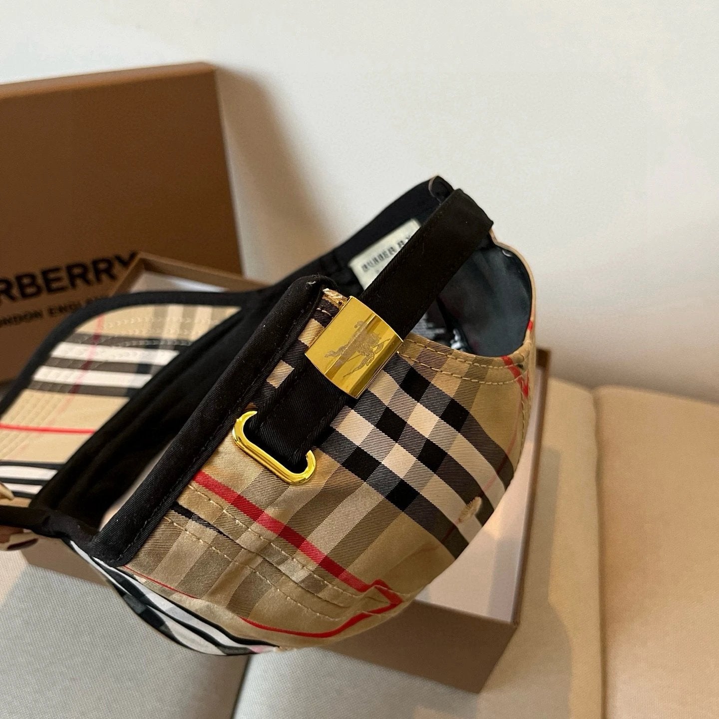Burberry Hat TB Letters logo Baseball Cap Sunshade Sun Protection Duckbill Cap Large Head Circumference Slimming Face Curved Brim Versatile Sports Hat for Men and Women Couples Same Style