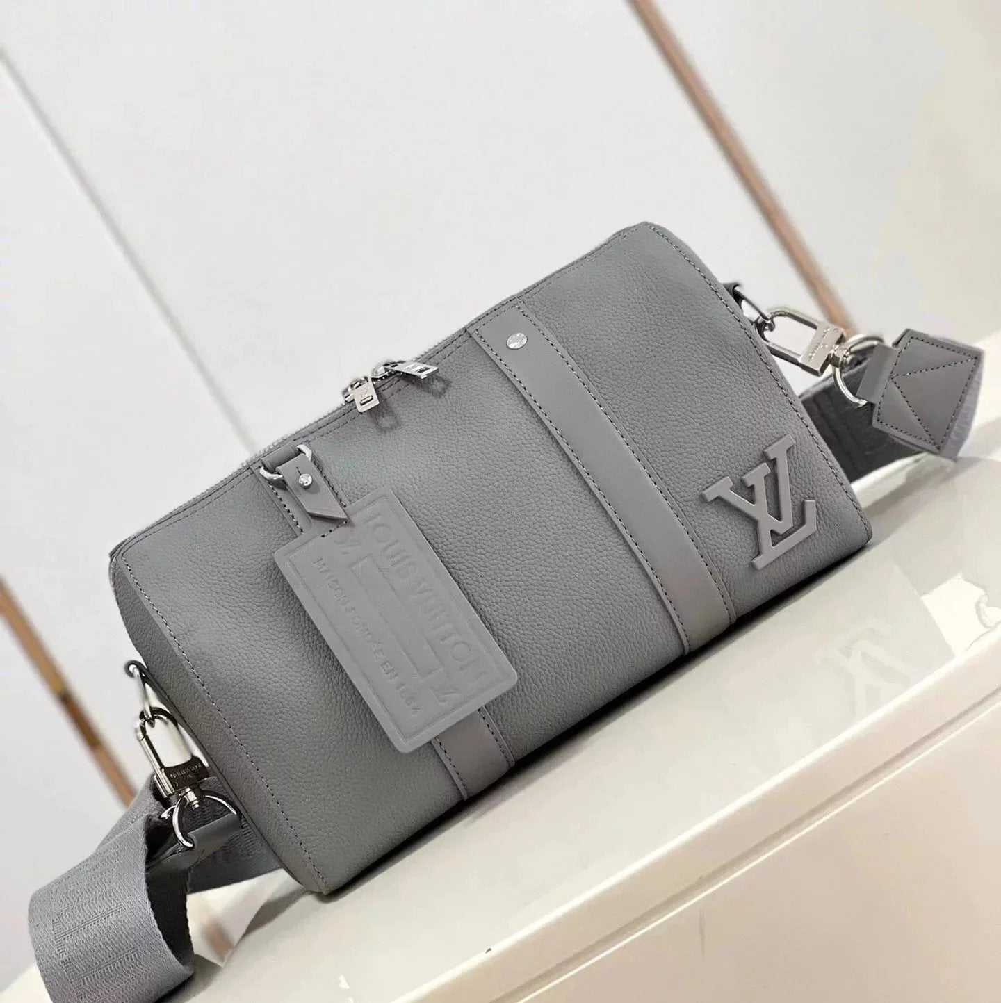 Louis Vuitton LV Men's Bag Top version 【Original Quality】M593282022New Men's, Gray Full Leather citykeepalxs Pillow Bag Single Shoulder Crossbody Men's Bag round Bag Cattle Leather Bag