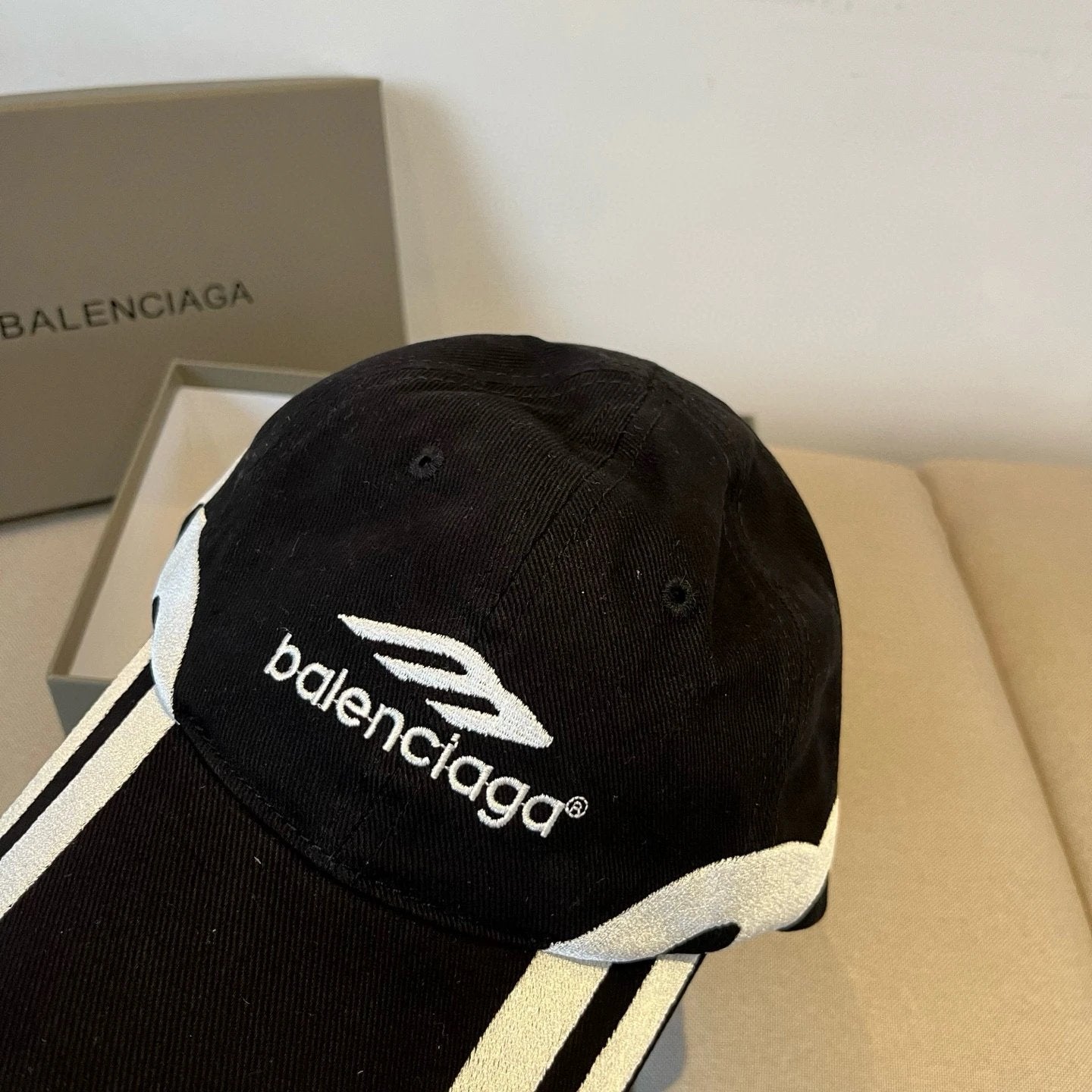 Balenciaga Hat Letter Embroidery logo Baseball Cap Sunshade Sun Protection Duckbill Cap Slimming Face Curved Brim Versatile Large Head Circumference Sports Hat Unisex Couple Style
