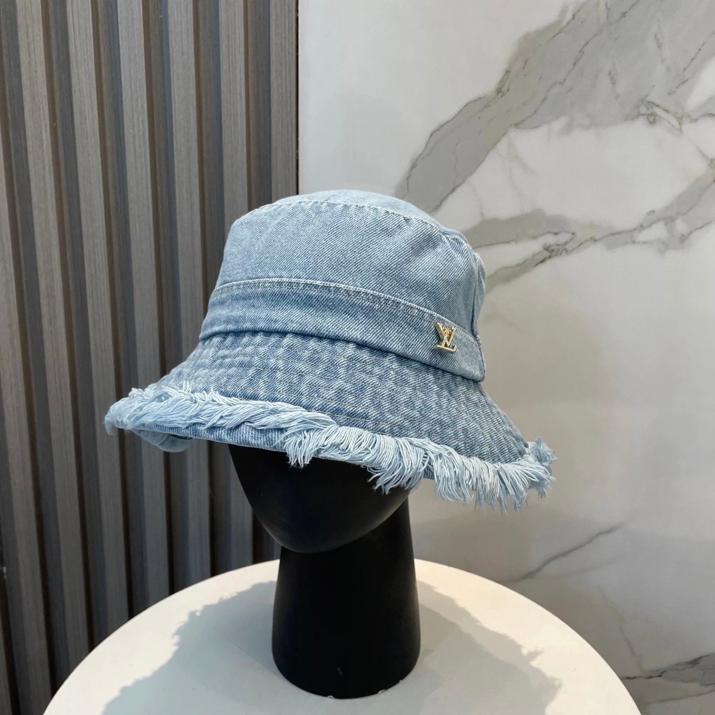 Louis Vuitton LV Hat Alphabet Gold Label logo Fisherman Hat Casual Sun Protection UV Protection Plain Face Covering Sun Hat Outdoor Versatile Flat Top Bucket Hat