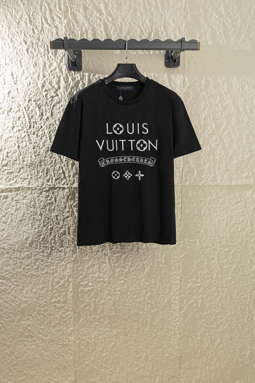 Louis Vuitton LV T-shirt Joint Name CH Crocs Heart Chest Brand Embroidery logo round Neck Short Sleeve25ss New Pure Cotton Unisex Style T T-shirt OS Loose Fit Base Shirt Half Sleeve T-Shirt Top Half Sleeve