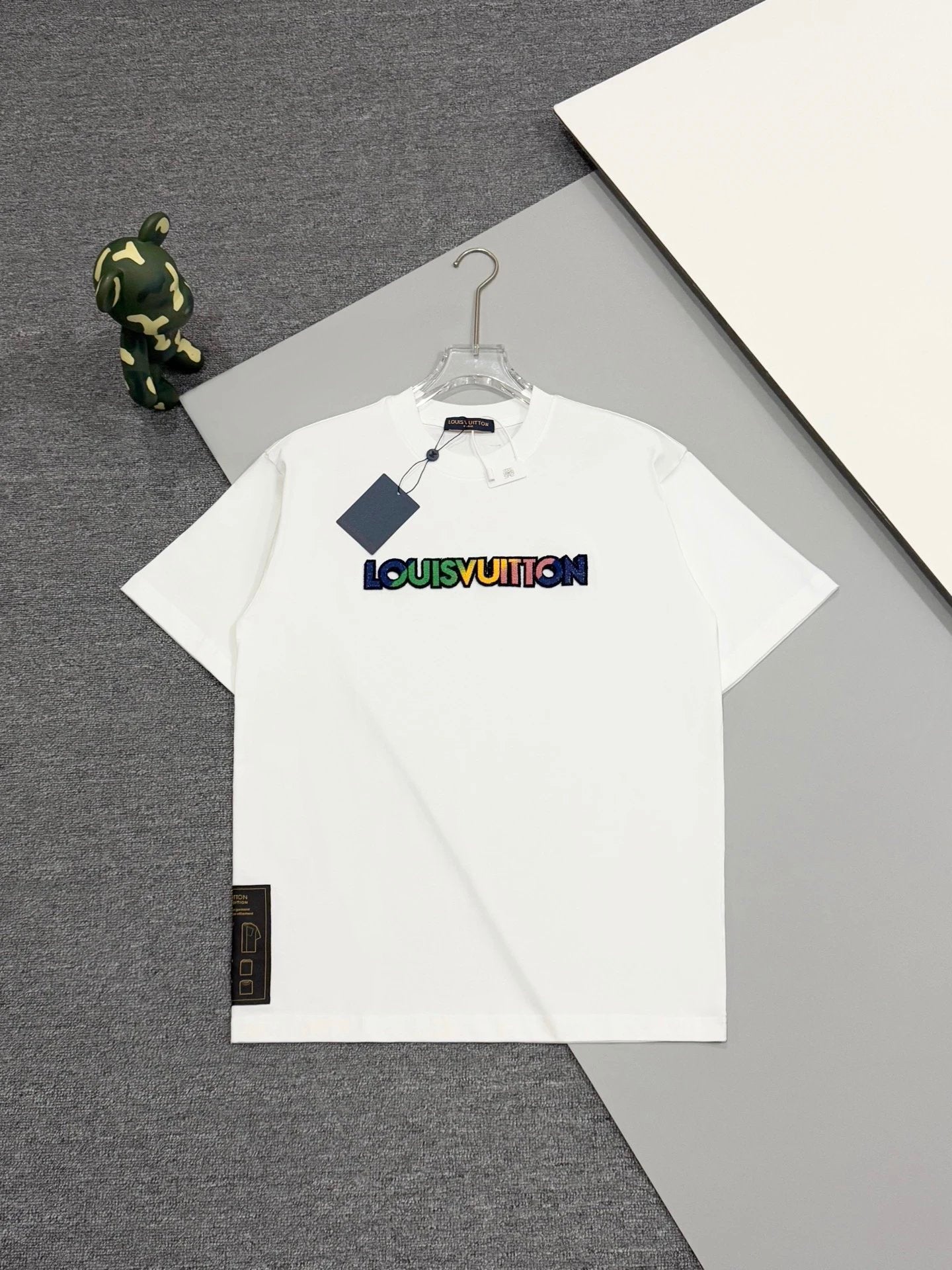 Louis Vuitton LV T-shirt Gradient Toothbrush Embroidery on the Chest logo round Neck Short Sleeve25ss New Pure Cotton Unisex Style T Casual T-Shirt Base Layer Shirt OS Loose Fit Half Sleeve Top Plus Size