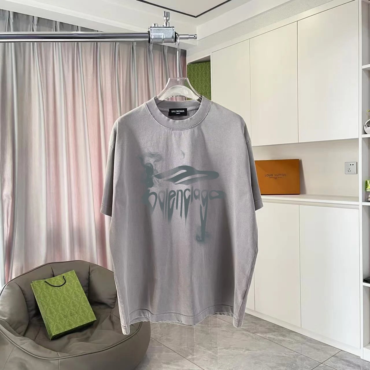 Balenciaga T-shirt Unique Letter Print on Chest logo round Neck Short Sleeve25ss New pure cotton T Unisex T-Shirt OS Loose Fit Base Shirt Top Half Sleeve T-Shirt