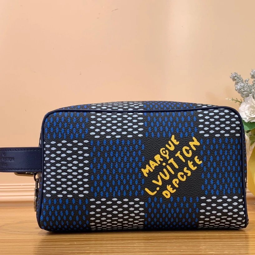 Louis Vuitton LV Wallets/Clutches Top version 【Top with High Version】【LockerDoppKit Toilet Bag】M83112Flower(Silk Screen)Black Color Wash Bag DOPP Toilet Bag/Cosmetic Bag Men's and Women's Bags Handbag Presbyopic M83112Black Flower Wash Bag Large M12641