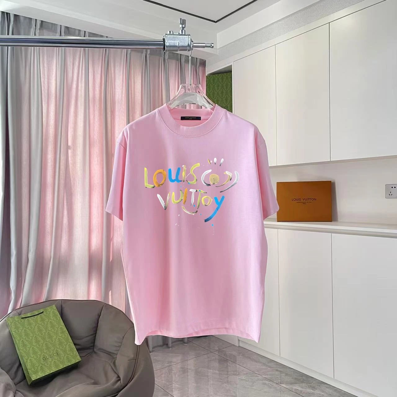 Louis Vuitton LV T-shirt Colorful Print on the Chest logo round Neck Short Sleeve25ss New Pure Cotton Unisex Style T T-shirt OS Loose Fit Base Shirt Short Sleeve T-Shirt Top