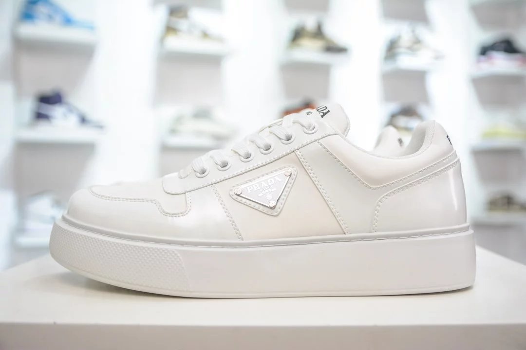 PRADA Shoes Leather Low-Top Lace-up Fashion Sneakers Same Style for Men and Women