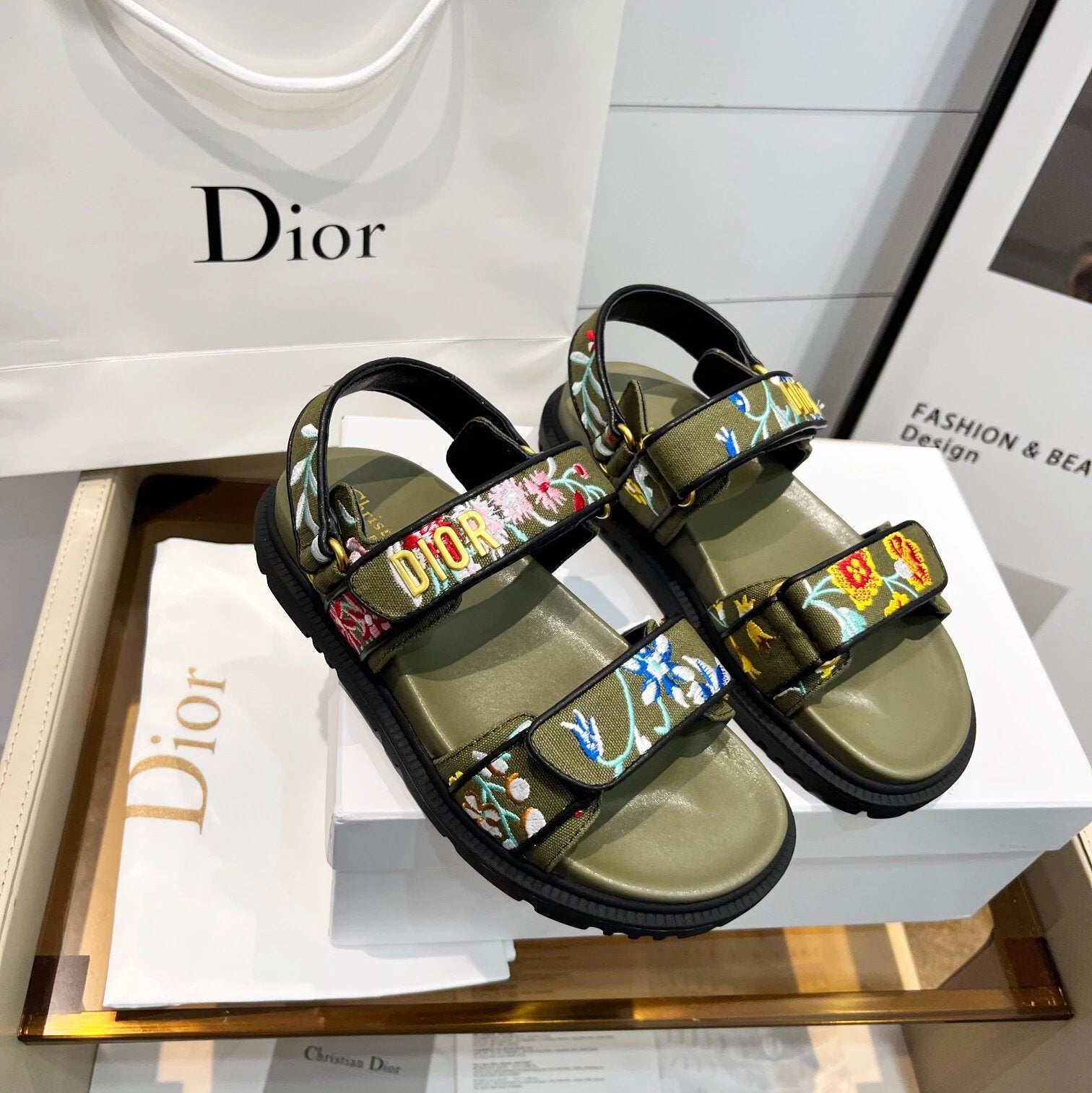 Chanel Shoes Spring and Summer New Holiday Lazy Sandals,Original1:1Development。
Simple and Versatile, Super Beautiful
Inner Lining Plastic Footpad:Water Dyed Sheepskin Lining
Large