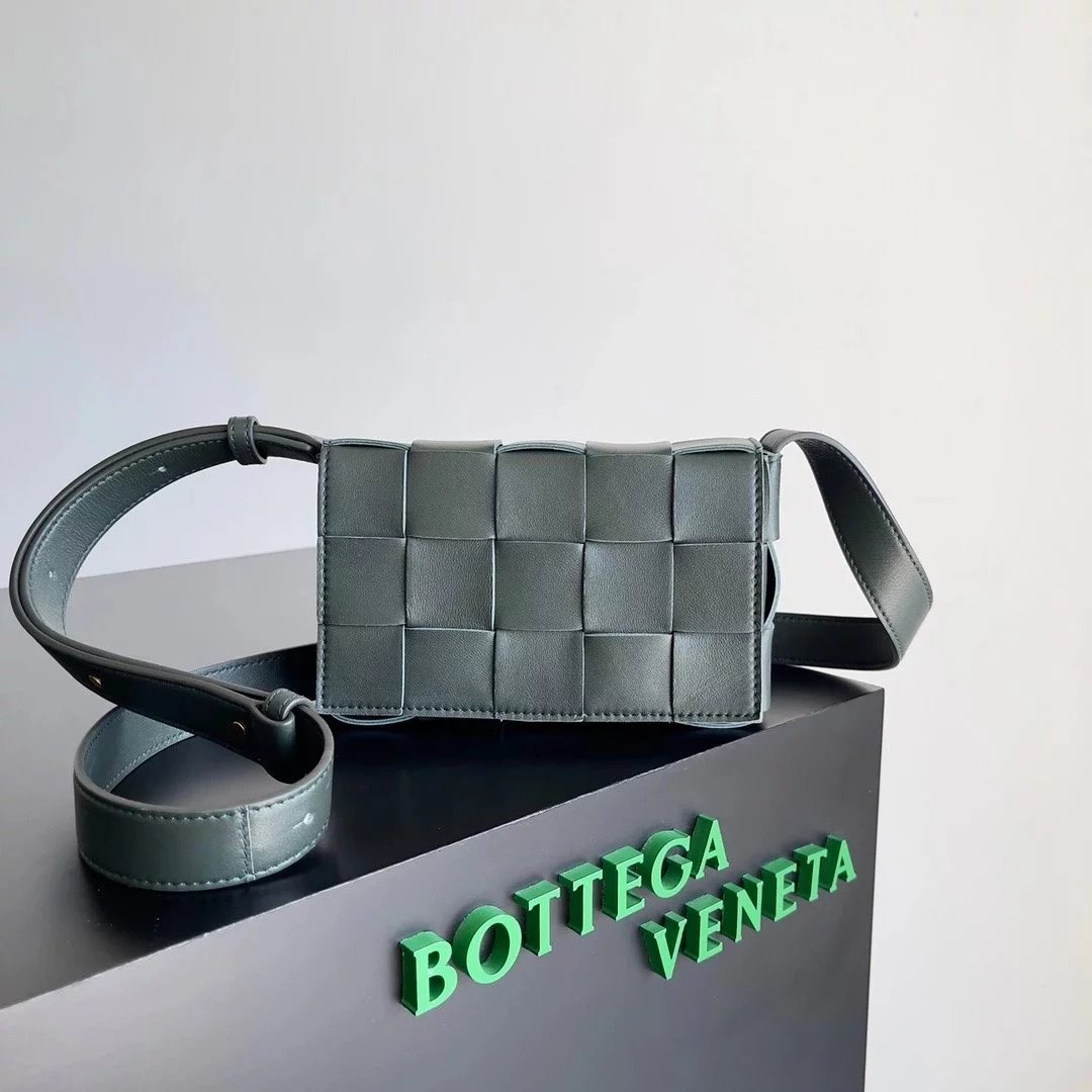 Bottega Veneta Women's Bag Top version 【Special Cabinet Version】Woven bag CROSSBODY Square Bag Pillow Bag(Lambskin)Rubik's cube bag Cassette15Plaid Woven Bag Original Leather Handbag Waist Bag Chest Bag Shoulder Messenger Bag Unisex Men's and Women's Bags