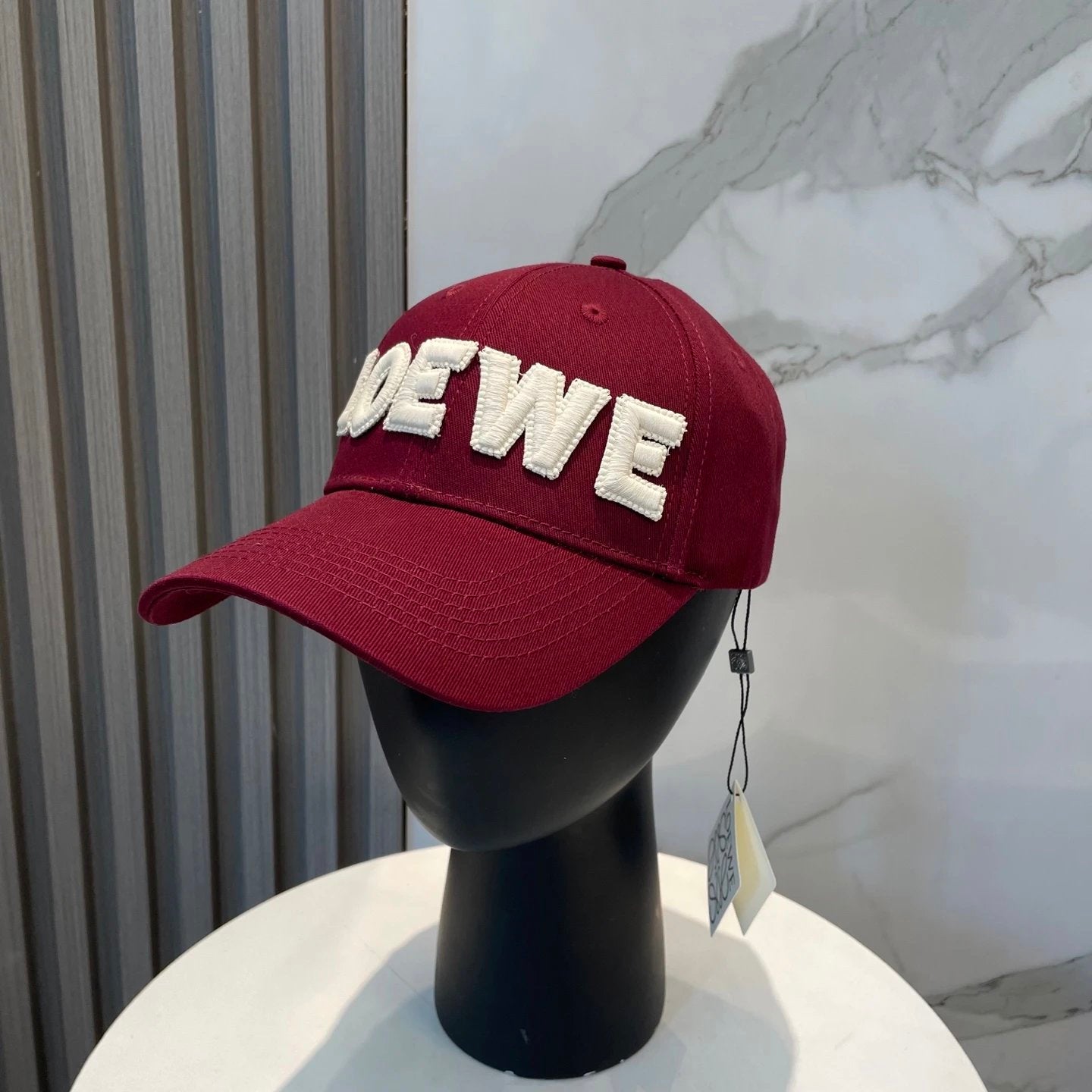 LOEWE Hat Minimalist Embroidery logo Baseball Cap Sunshade Sun Protection Duckbill Cap Large Head Circumference Slimming Face Curved Brim Versatile Sports Hat for Men and Women Couples Same Style