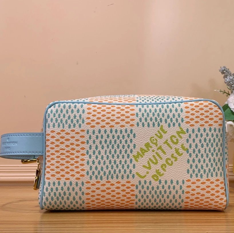 Louis Vuitton LV Wallets/Clutches Top version 【Top with High Version】【LockerDoppKit Toilet Bag】M83112Flower(Silk Screen)Black Color Wash Bag DOPP Toilet Bag/Cosmetic Bag Men's and Women's Bags Handbag Presbyopic M83112Black Flower Wash Bag Large M12641
