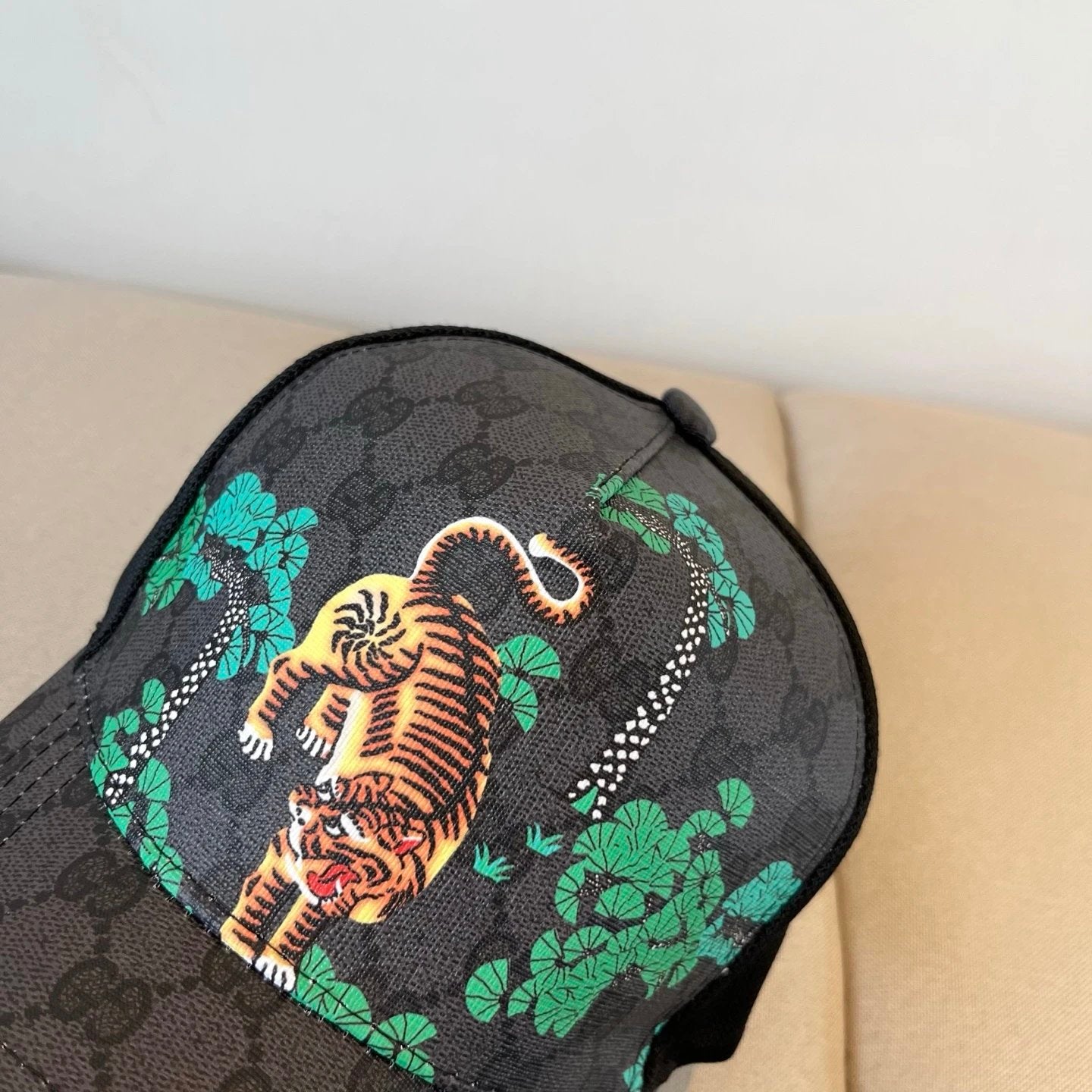 Gucci Hat Tiger Pattern logo Mesh Baseball Cap Sunshade Sun Protection Duckbill Cap Large Head Circumference Versatile Sports Hat Slimming Face Curved Brim Unisex Couple Style