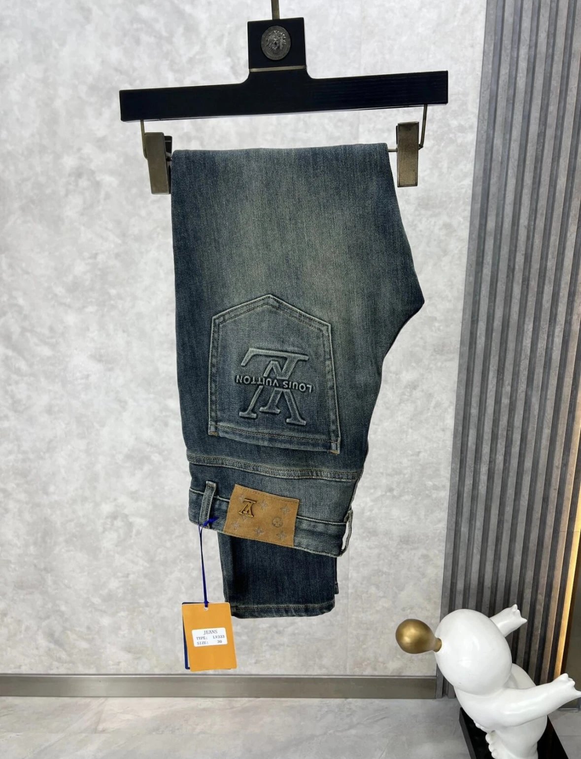Louis Vuitton LV Jeans Back Pocket Embossed Design logo Straight Washed Blue Jeans Autumn and Winter New Casual Wide Leg High Waist Men and Women Same Long Pants Loose