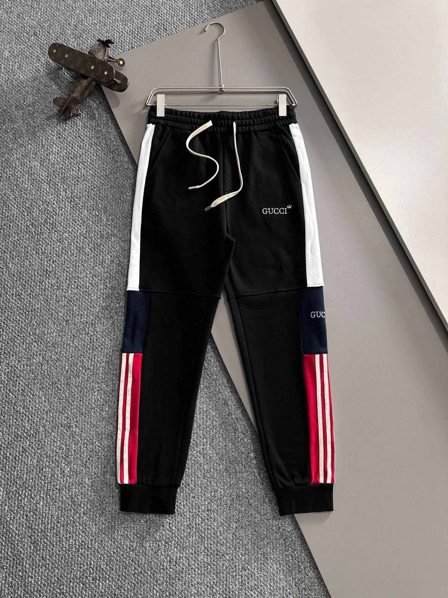 Gucci Sweatpants Clover logo Embroidered Three-Stripes Patchwork Design Jogger Sweatpants Autumn Unisex Long Pants Drawstring Winter Loose Plus Size Casual Pants High Waist Color Block