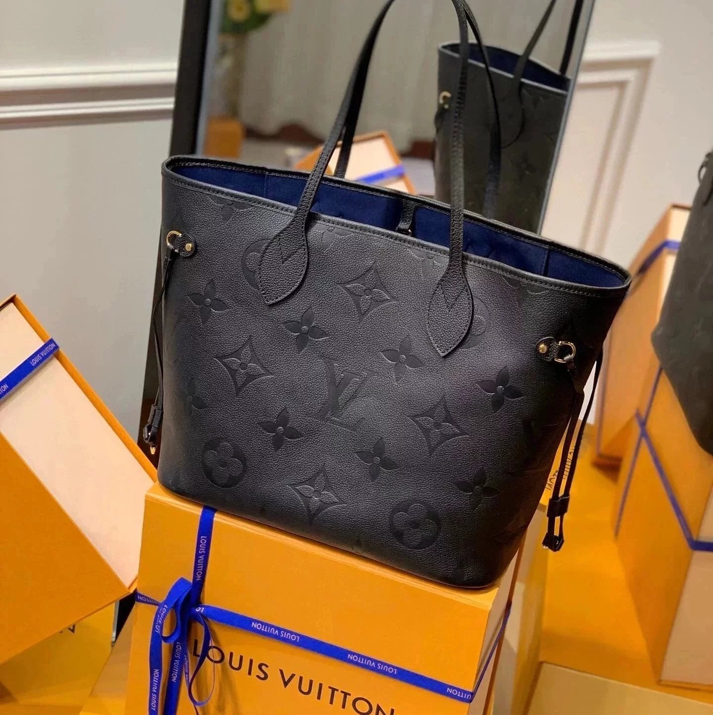 Louis Vuitton LV Women's Bag Top version 2021New Women's Bag M456844568545686Mummy Shopping Bag Large Capacity Women's Handbag Shoulder Bag Stewardess Bag Dinner Bag Foreign Trade Goods