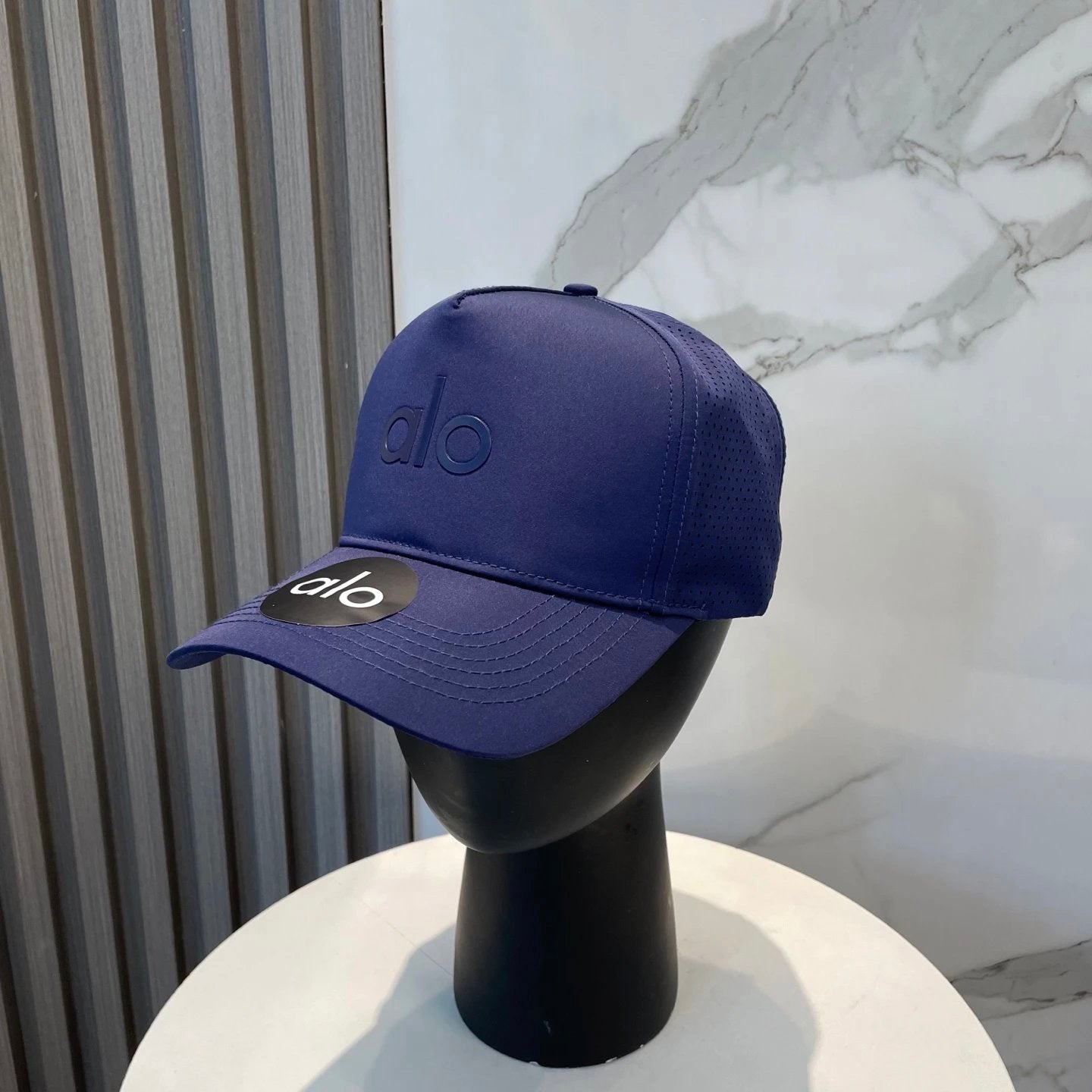 Alo Yoga Hat Letter Printing logo Baseball Cap Sun Protection Visor Cap Large Head Circumference Versatile Sports Hat Slimming Face Curved Brim Unisex Couple Style