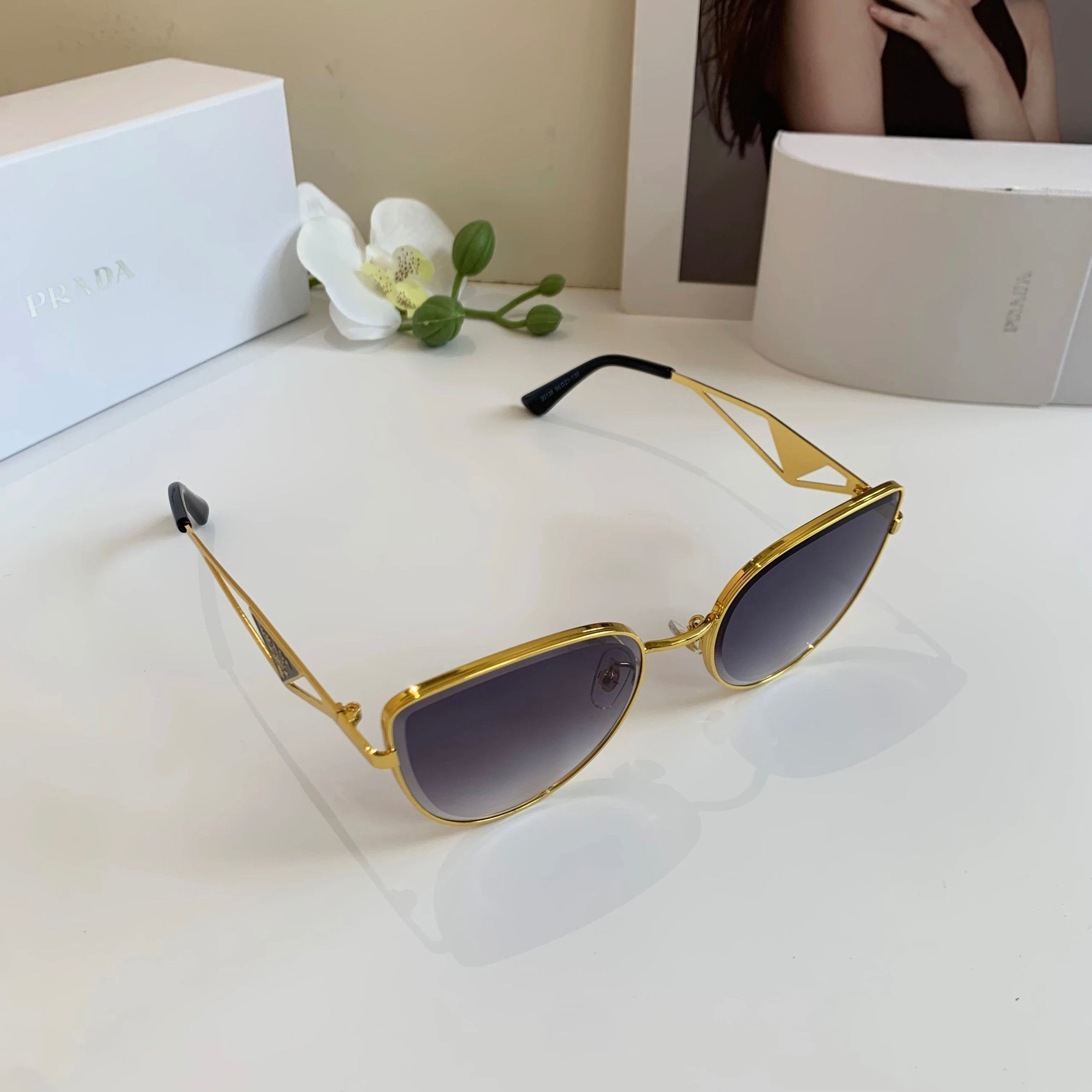 PRADA Sunglasses Metal Frame Sunglasses Slimming Non-Prescription Unisex Couple Style Driving Beach Fishing UV Protection25ss New Sports Casual Versatile