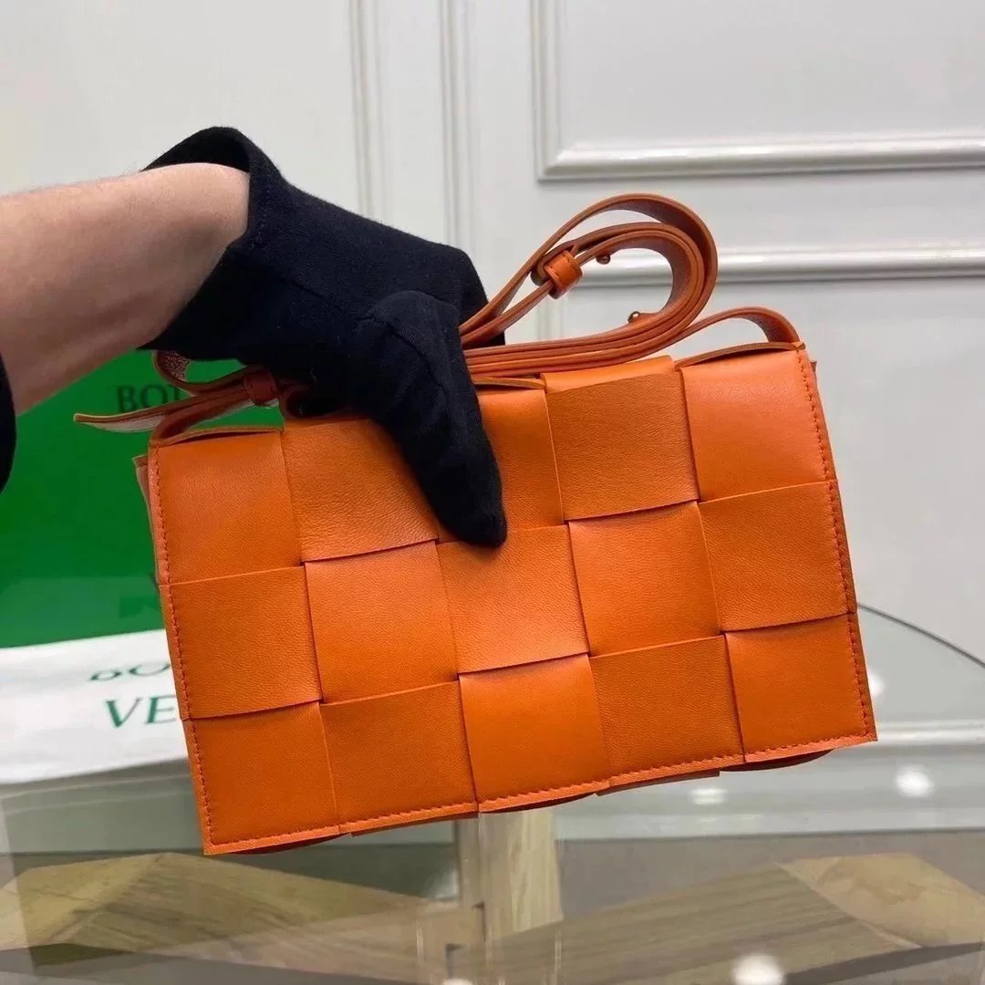 Bottega Veneta Women's Bag Top version 【Special Cabinet Version】Woven bag CROSSBODY Square Bag Pillow Bag(Lambskin)Rubik's cube bag Cassette15Plaid Woven Bag Original Leather Handbag Waist Bag Chest Bag Shoulder Messenger Bag Unisex Men's and Women's Bags