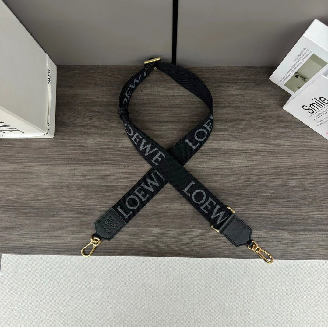 LOEWE Women's Bag Top version 【Original Leather Counter Version】Brass Donut Chain Monochrome Finish and Purchase Buckle Fixed.Embroidered Wide Shoulder Strap Geometric Bag Wide Leather Shoulder Strap Luojia Shoulder Strap Single Sale Brooch Jade Safety Kn