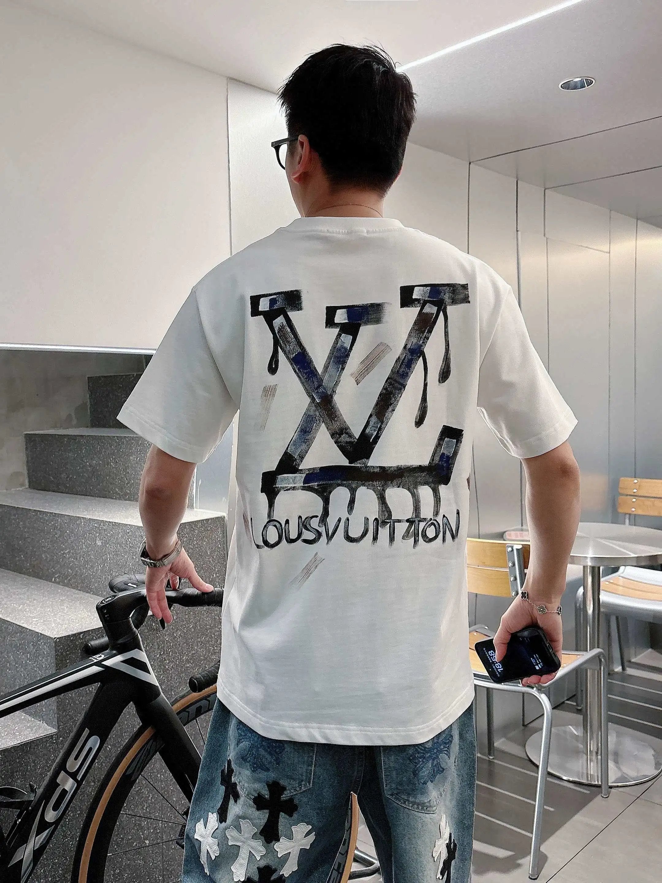 Louis Vuitton LV T-shirt Back Hand-drawn Graffiti logo round Neck Short Sleeve25ss New Pure Cotton Unisex Style T T-shirt OS Loose Fit Base Shirt Half Sleeve T-Shirt Top Half Sleeve