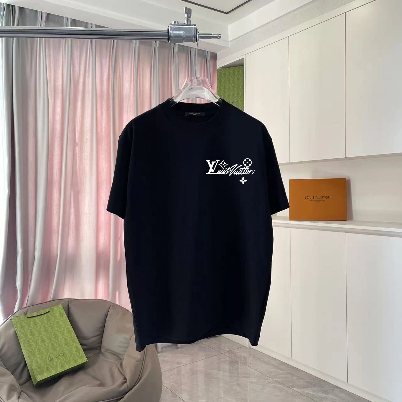 Louis Vuitton LV T-shirt Chest Print lgoo Round neck short-sleeve pure cotton T T-shirt ins Unisex Simple Summer New Casual Base Shirt B Home T-shirt