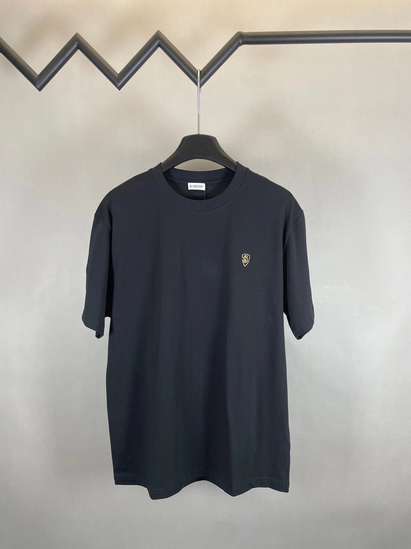 Burberry T-shirt Chest Shield B Logo Emblem logo Embroidered Crew Neck Short Sleeve25ss New pure cotton T Unisex T-Shirt OS Loose Fit Base Shirt Top Half Sleeve T-Shirt