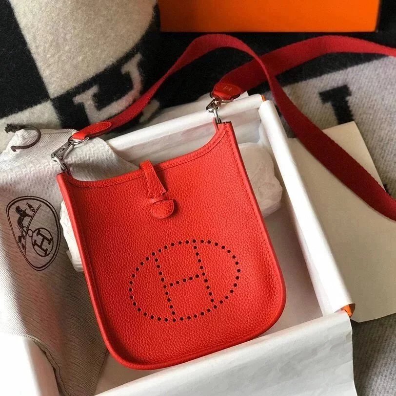 Hermes women's bag Top version New Beeswax Thread Sewing Handmade EvelyneminiH Home Mini Calfskin Hollow-out Evlin Bag Letter Punching Bag Elephant Gray Golden Brown Milkshake White and Black Shoulder Crossbody Buckle Women's Bag
