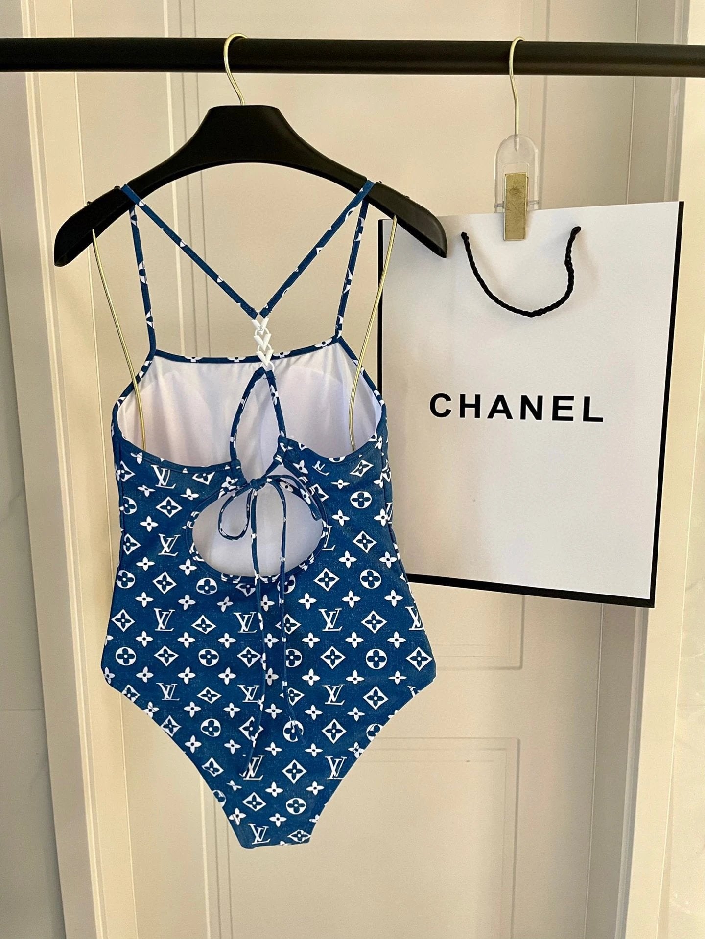 Louis Vuitton LV Swimsuit Full Body Letter Jacquard Bikini One-Piece Swimsuit Sexy Small Chest Gathered Beach Pool Vacation Hot Spring Backless White Women's Swimwear