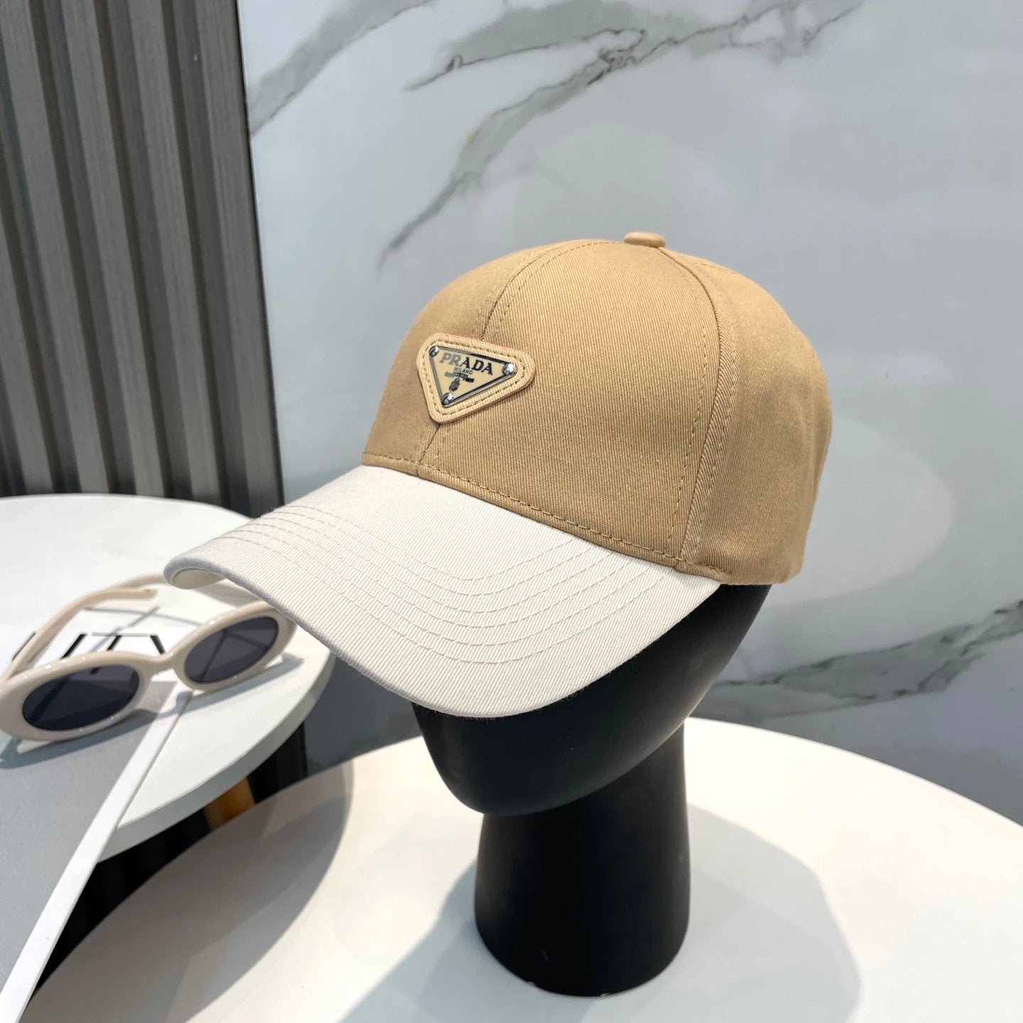 PRADA Hat Triangle mark logo Baseball Cap Sunshade Sun Protection Duckbill Cap Large Head Circumference Slimming Face Curved Brim Versatile Sports Hat for Men and Women Couples Same Style