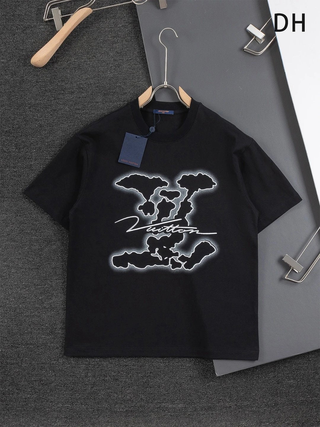 Louis Vuitton LV T-shirt Cloud Ink Spray Embroidery on the Chest logo round Neck Short Sleeve25ss New Pure Cotton Unisex Style T T-shirt OS Loose Fit Base Shirt Top Half Sleeve T-Shirt
