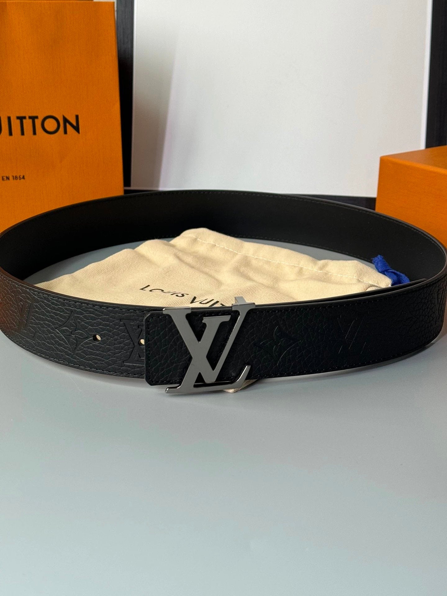 Louis Vuitton LV Belt Top version 【Counter Quality】The Most New Belt4.0cm Men's Belt Metal Buckle Men's Leather Belt with Classic Presbyopic Checkered Belt with Genuine Goods Packaging in and out of the Counter No Problem Versatile Casual Fashion Formal D