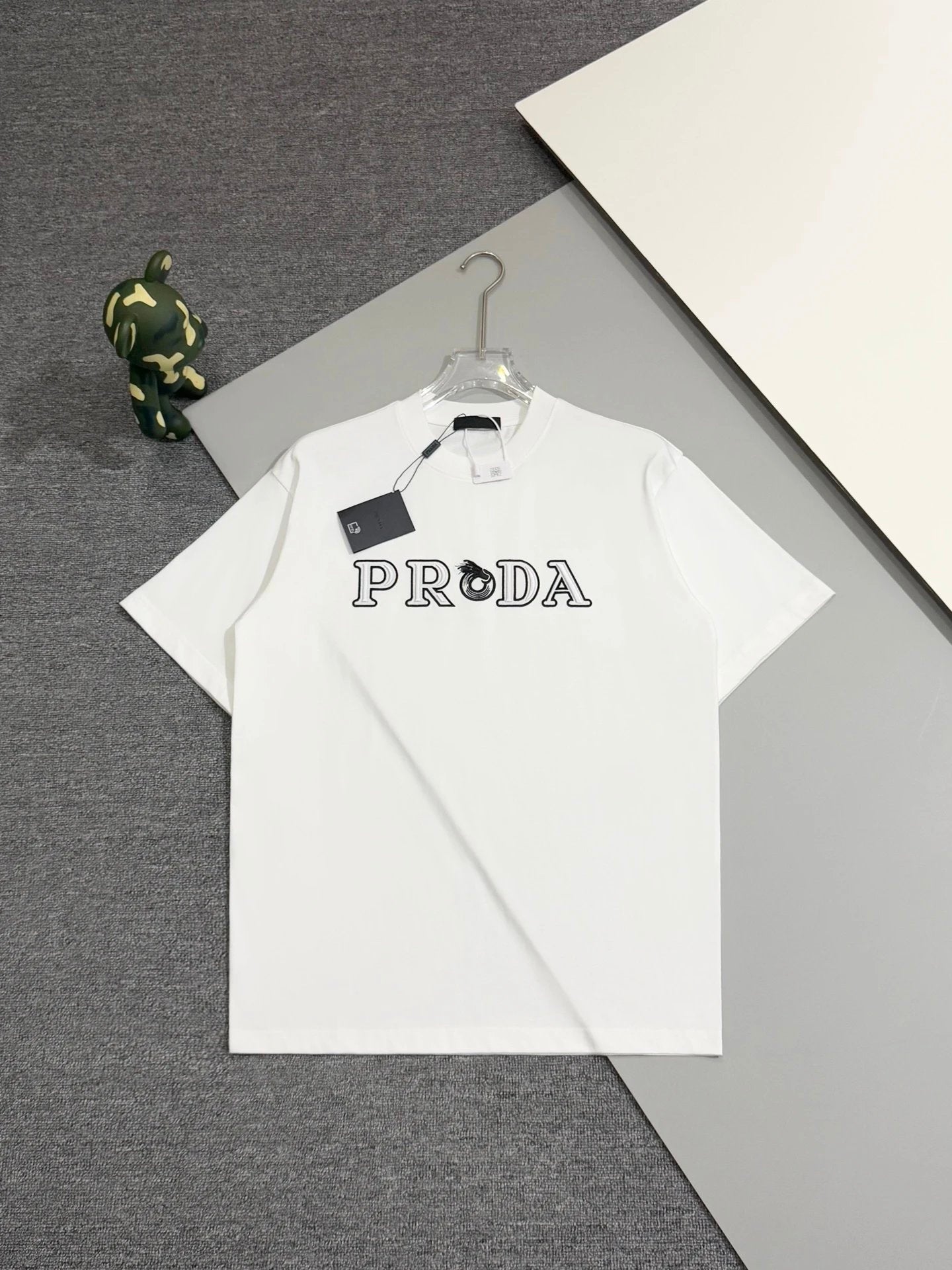 PRADA T-shirt Chest Letter Embroidery logo round Neck Short Sleeve25ss New Pure Cotton Unisex Style T T-shirt OS Loose Fit Base Shirt Top Half Sleeve T-Shirt