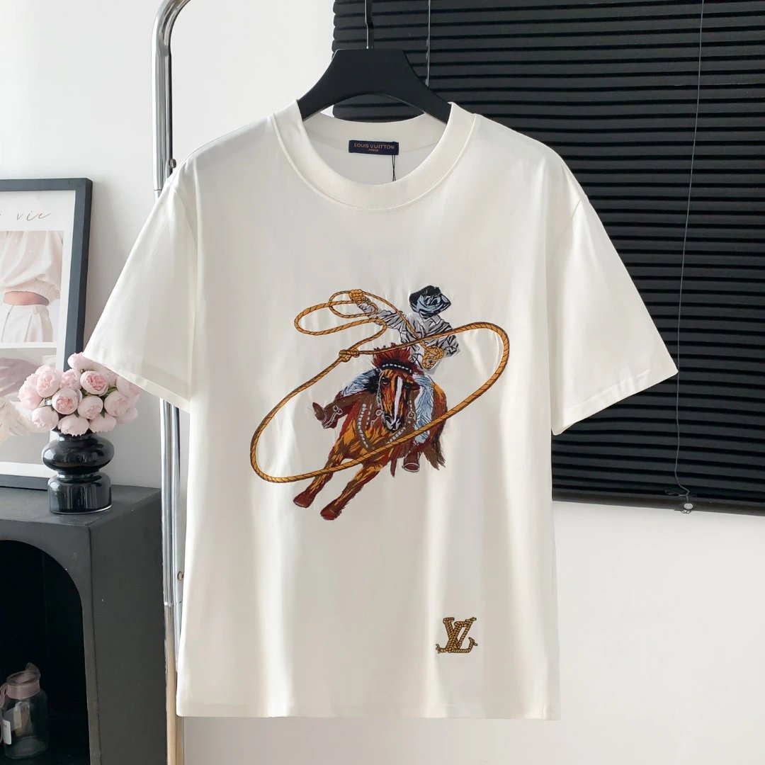 Louis Vuitton LV T-shirt Chest Equestrian Embroidery logo round Neck Short Sleeve25ss New Product T Unisex T-Shirt OS Loose Fit Base Shirt Top Half Sleeve T-Shirt