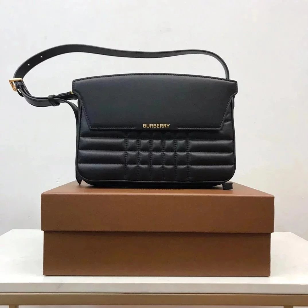 Burberry Women's Bag Top version 【Original Custom】New Catwalk Catherine Embossed Logo Magnetic Snap Flap Closure Plaid Cowhide Decorative Shoulder Messenger Bag Women's Bag Women's Bag