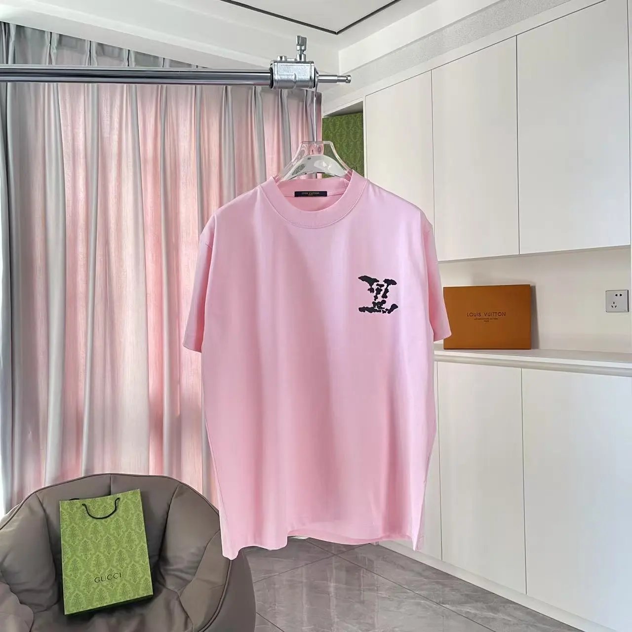 Louis Vuitton LV T-shirt Chest Letter Print logo round Neck Short Sleeve25ss New Pure Cotton Unisex Style T Casual T-Shirt Base Layer Shirt OS Loose Fit Half Sleeve Top Plus Size