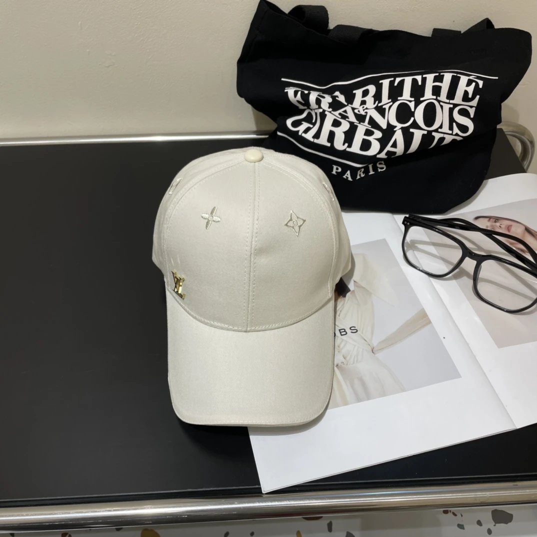 Louis Vuitton LV Hat Alphabet Gold Label logo Baseball Cap Sunshade Sun Protection Duckbill Cap Large Head Circumference Slimming Face Curved Brim Versatile Sports Hat for Men and Women Couples Same Style
