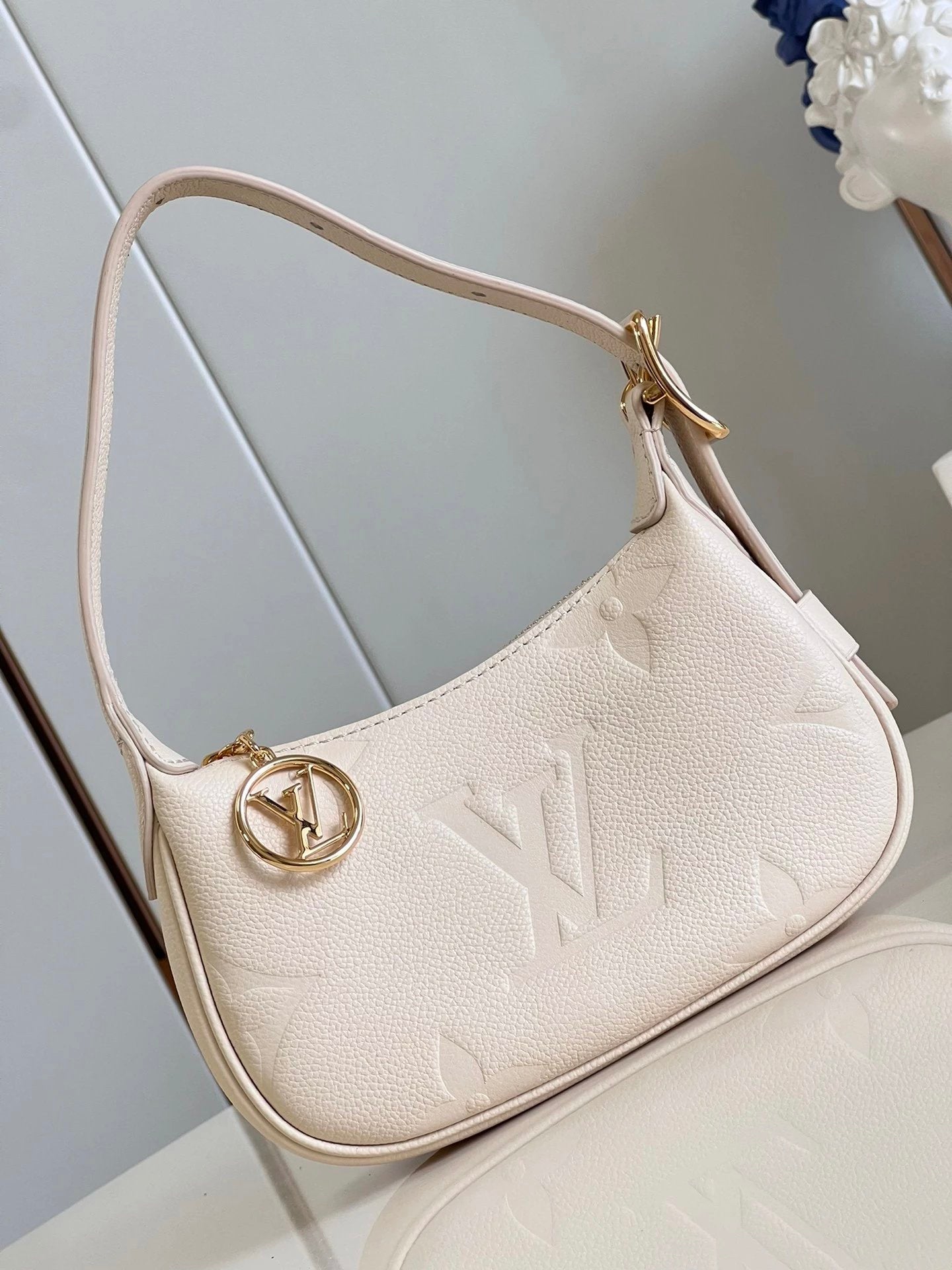 Louis Vuitton LV Women's Bag Top version M8239123New Avocado Green Berry Pink Lavender Purple Beige White Summer Dopamine Underarm Bag Cowhide Embossed MINIM00N Moon Bag Shoulder Underarm Bag Handbag