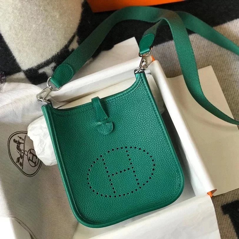 Hermes women's bag Top version New Beeswax Thread Sewing Handmade EvelyneminiH Home Mini Calfskin Hollow-out Evlin Bag Letter Punching Bag Elephant Gray Golden Brown Milkshake White and Black Shoulder Crossbody Buckle Women's Bag
