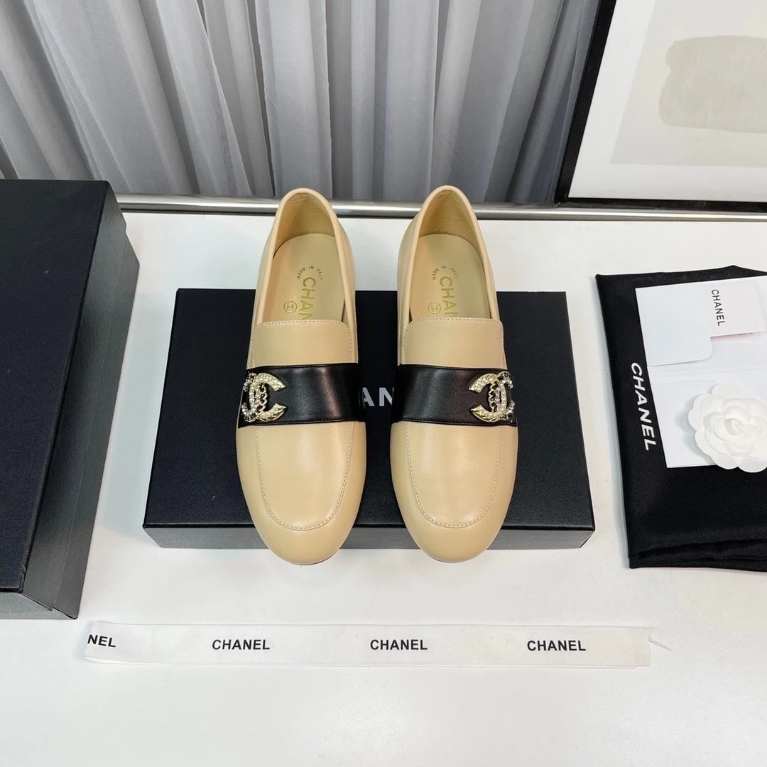 Chanel Shoes New Loafers
It Looks Lovely,Round Toe Holder Sets off the Feet and Becomes Thin,The Upper Foot Is a Kind8090Vintage Feelings of the Age Shoes for Four Seasons、European and American Catwalk New,Explosive