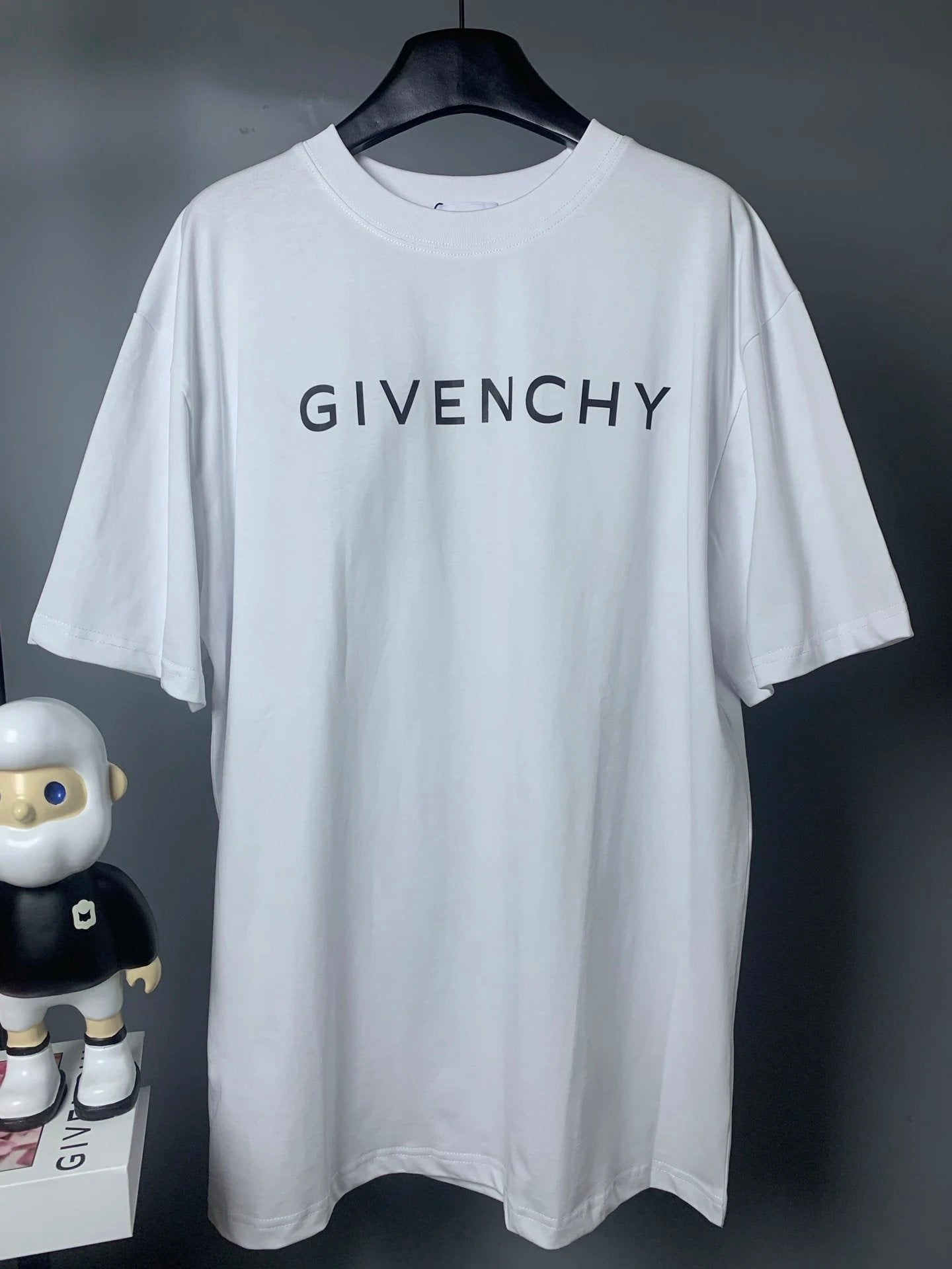 Givenchy T-shirt Classic Letter Print on the Chest logo round Neck Short Sleeve25ss New pure cotton T Unisex T-Shirt OS Loose Fit Base Shirt Top Half Sleeve T-Shirt