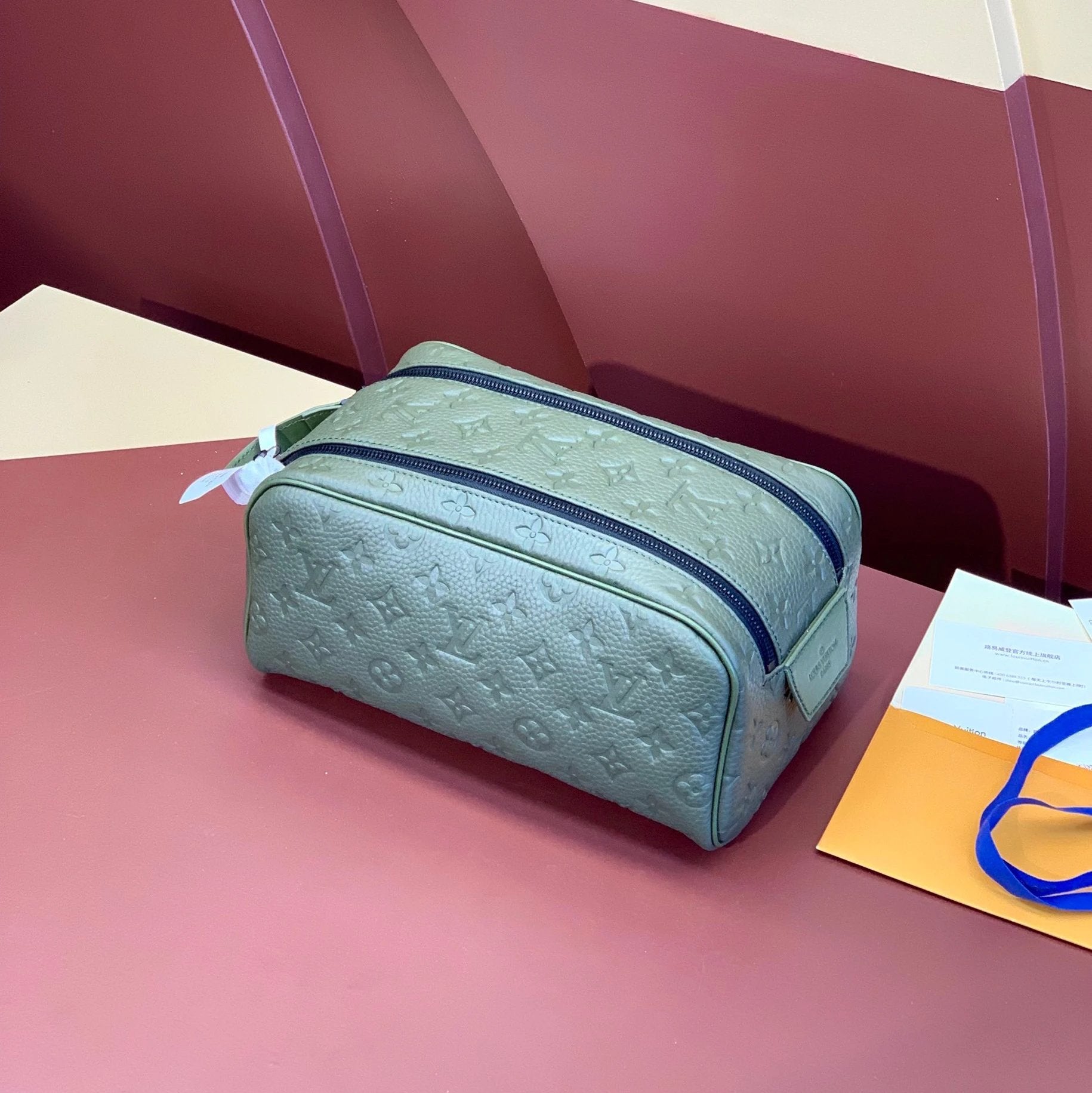Louis Vuitton LV Wallets/Clutches Top version 【Top with High Version】【LockerDoppKit Toilet Bag】M83112Flower(Silk Screen)Black Color Wash Bag DOPP Toilet Bag/Cosmetic Bag Men's and Women's Bags Handbag Presbyopic M83112Black Flower Wash Bag Large M12641