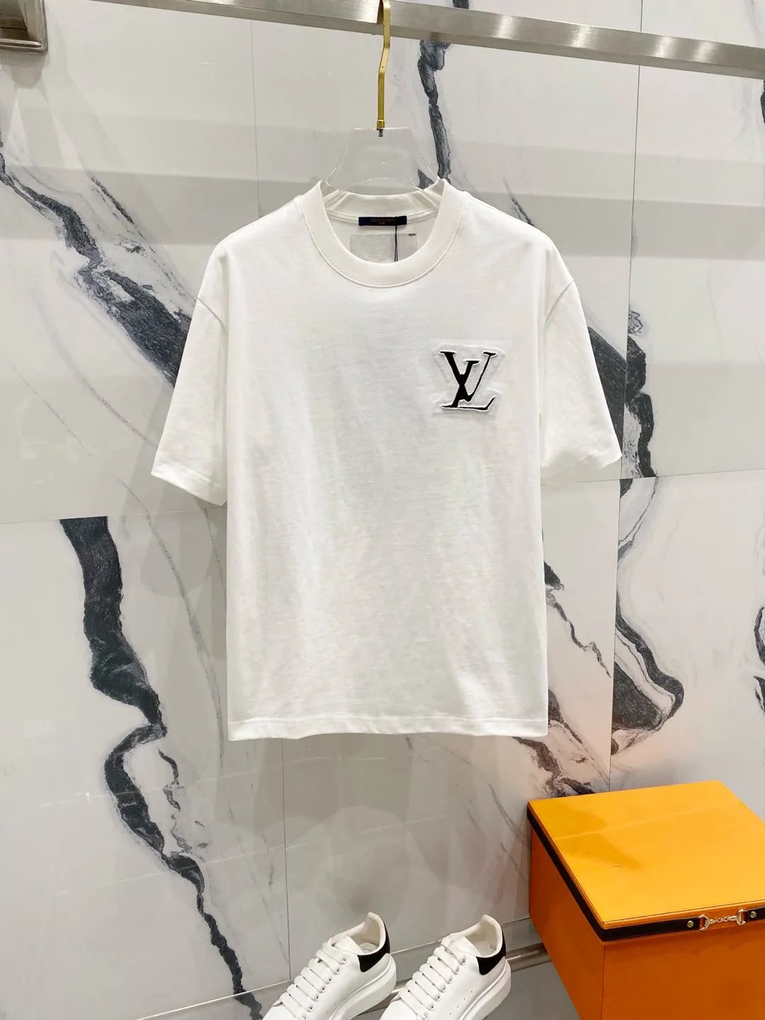 Louis Vuitton LV T-shirt Front and Back Cutout Embroidered Round Color-Block Letters LOGO Logo Crew Neck Short Sleeve25ss New pure cotton T Unisex T-Shirt OS Loose Fit Base Shirt Top Half Sleeve T-Shirt