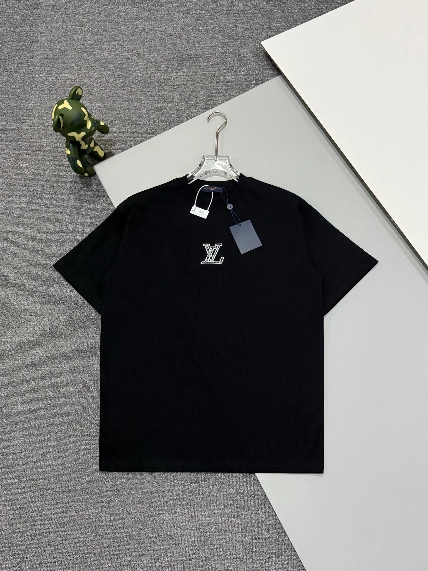 Louis Vuitton LV T-shirt Back Patch Embroidery logo round Neck Short Sleeve25ss New Pure Cotton Unisex Style T T-shirt OS Loose Fit Base Shirt Half Sleeve T-Shirt Top Half Sleeve